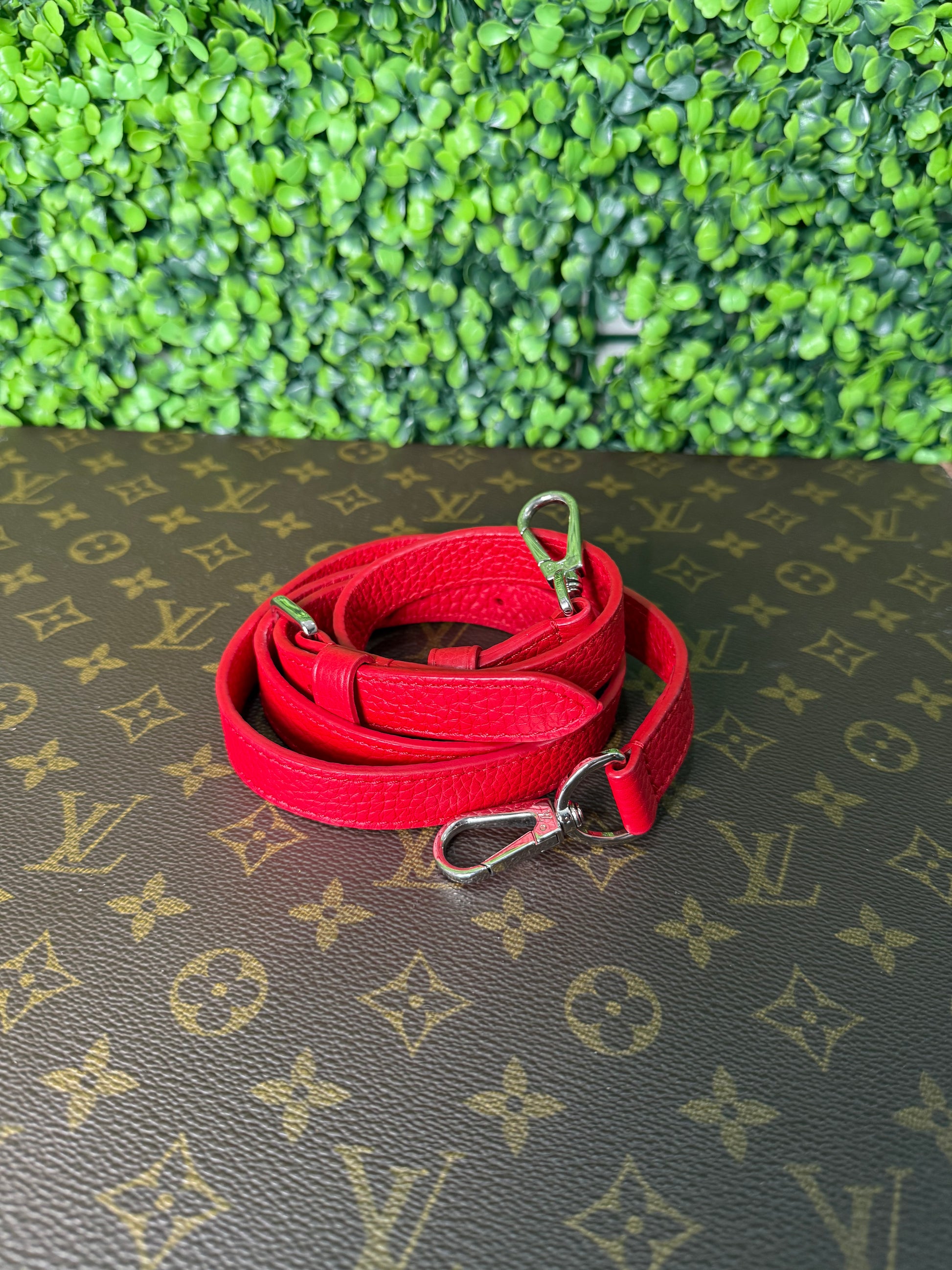 Louis Vuitton Capucines MM Red
