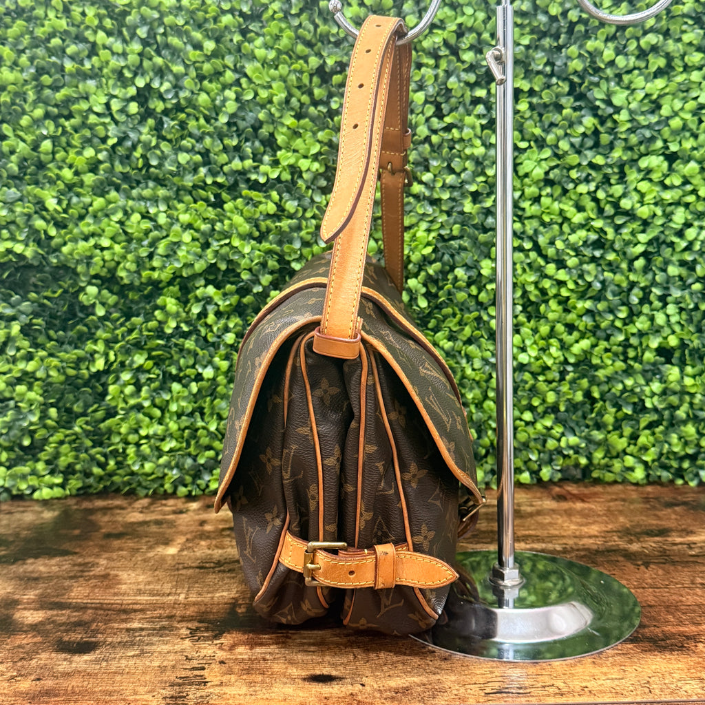 Louis Vuitton Monogram Vintage Saumur 25