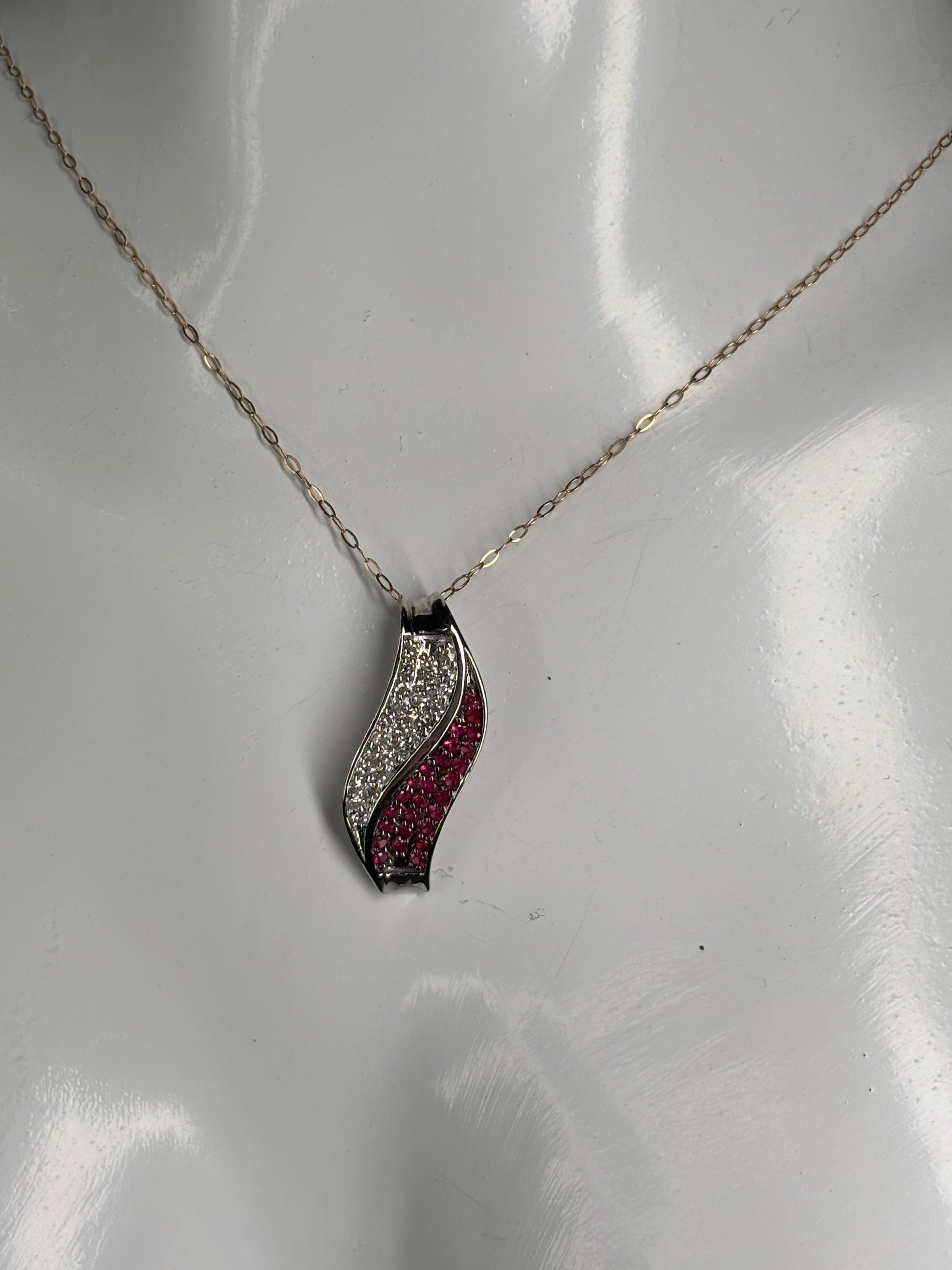 Pendant White Gold 18K w/ Rubies & Diamonds