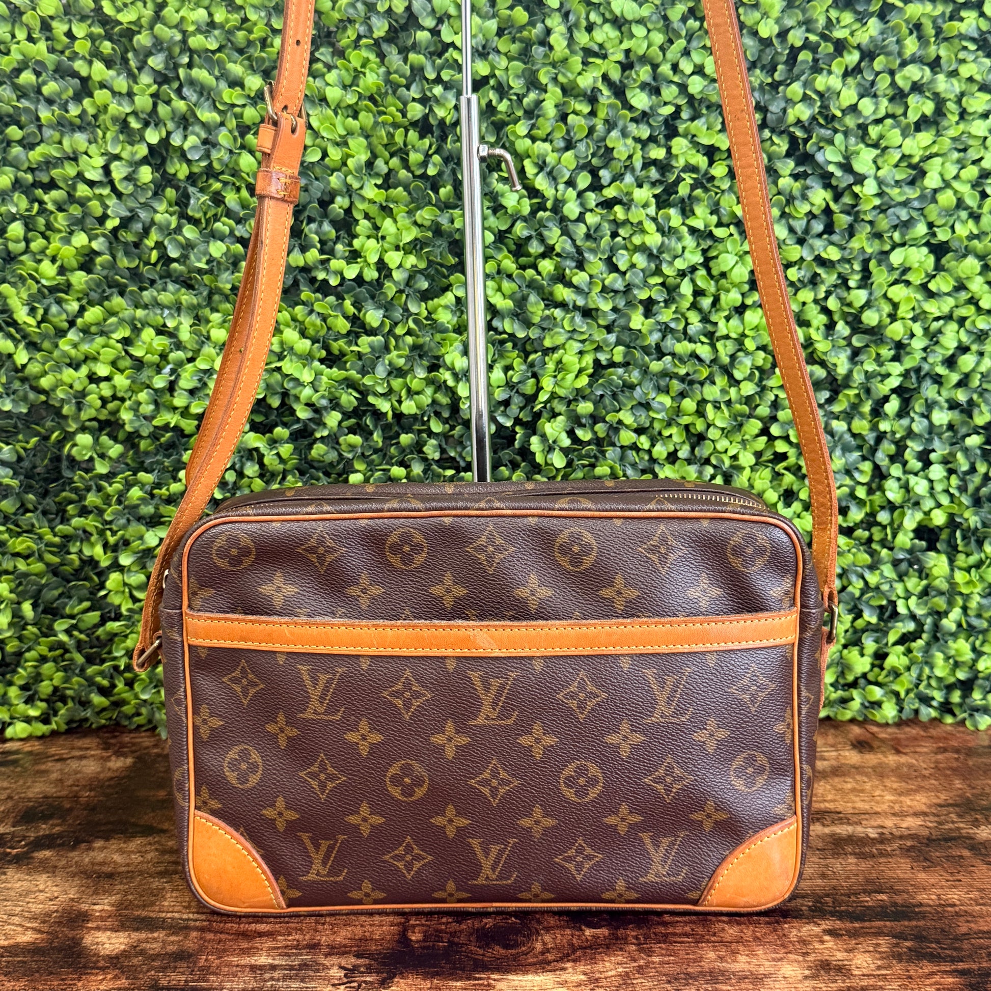 Louis Vuitton Monogram Trocadero 30