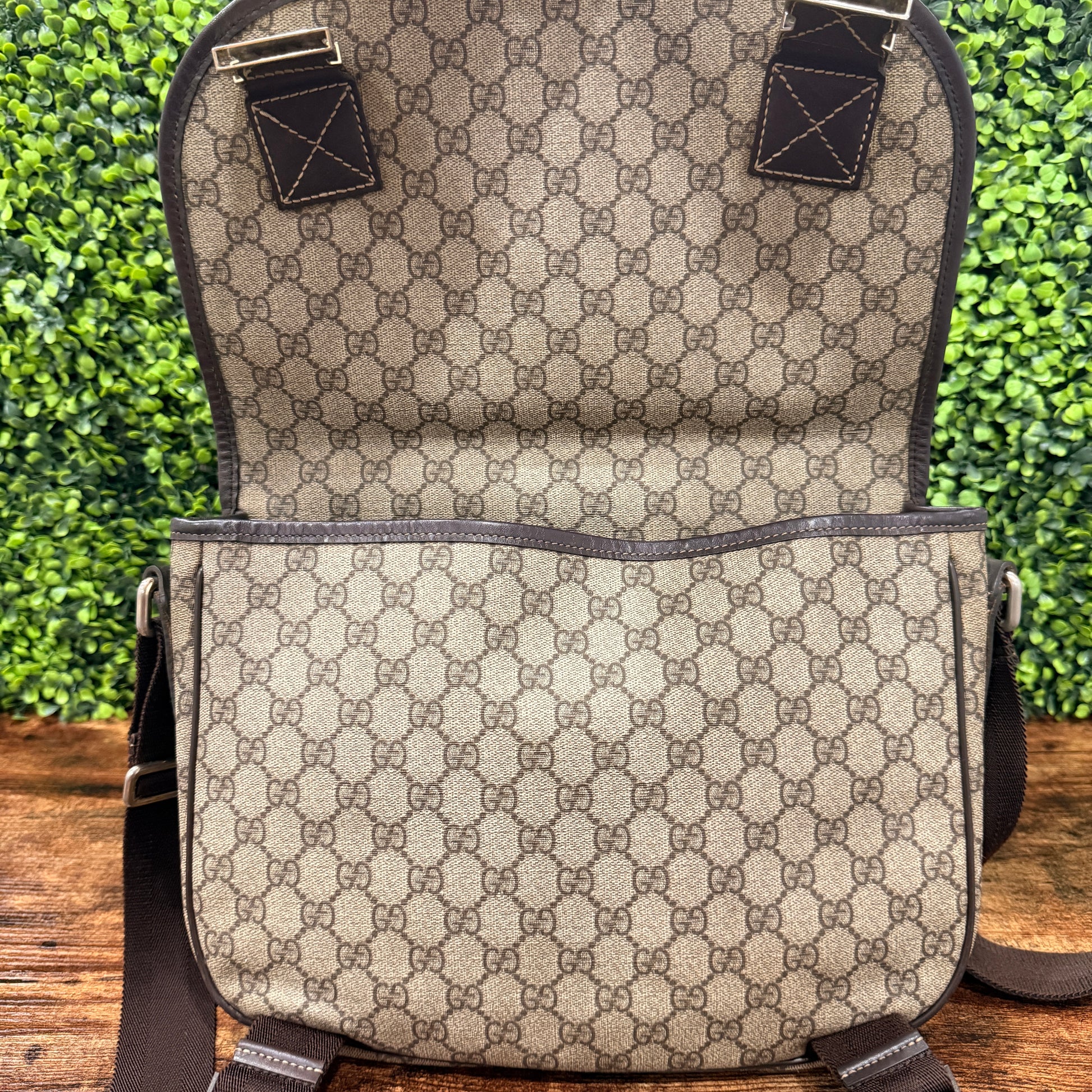 Gucci GG Supreme Canvas Messenger Bag