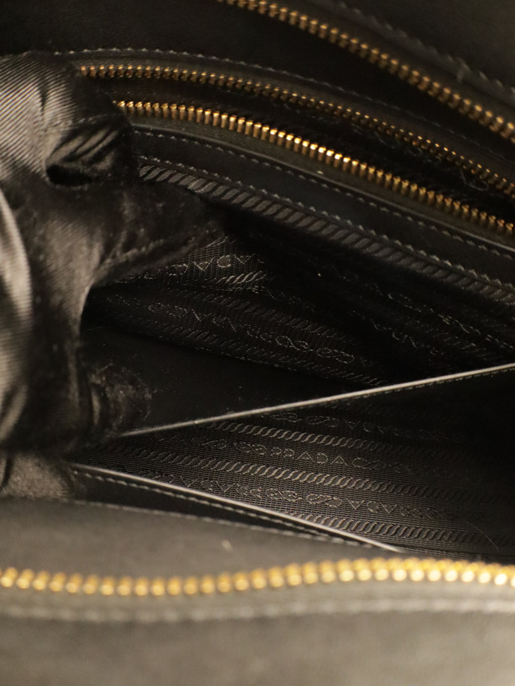 Prada Esplanade Saffiano Leather Bicolor Red/Black
