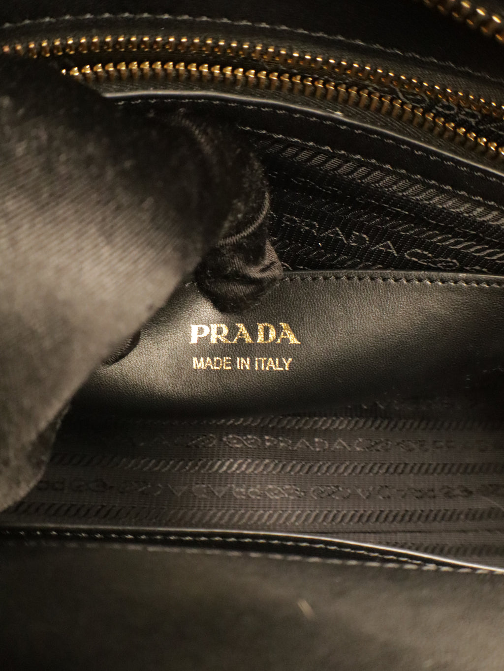 Prada Esplanade Saffiano Leather Bicolor Red/Black
