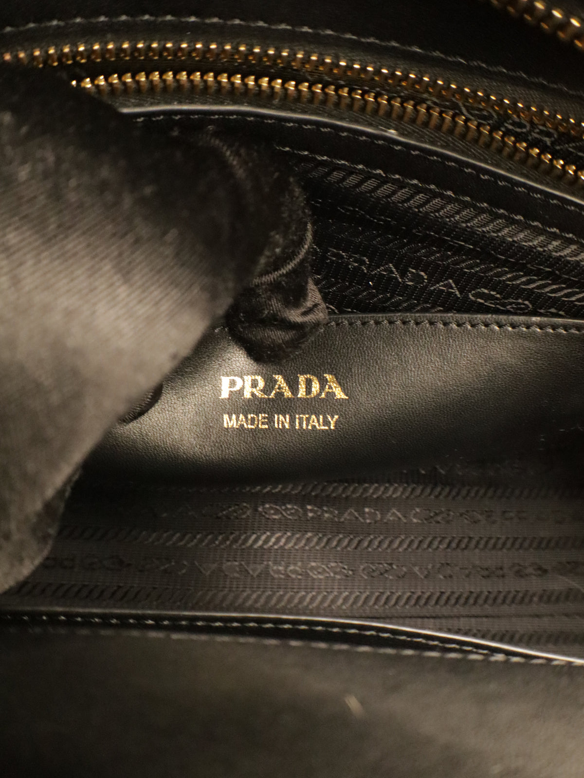 Prada Esplanade Saffiano Leather Bicolor Red/Black