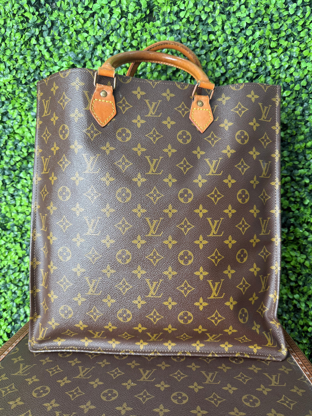 Louis Vuitton Sac Plat Monogram