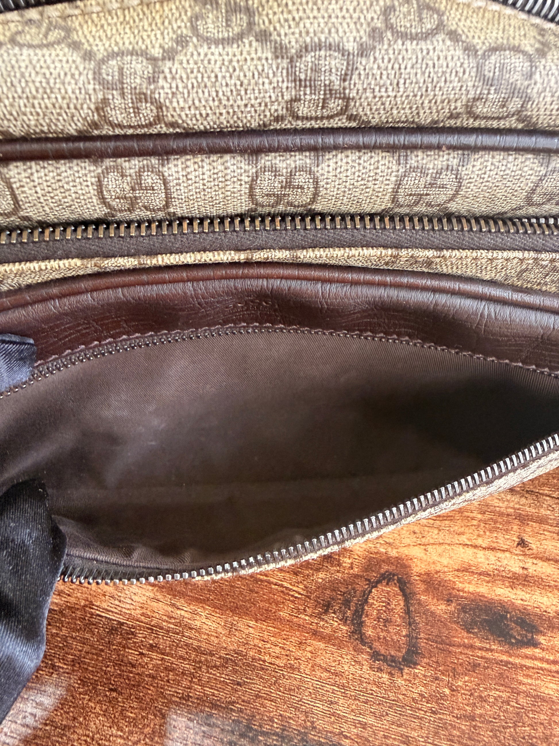 Gucci GG Supreme Messenger Bag