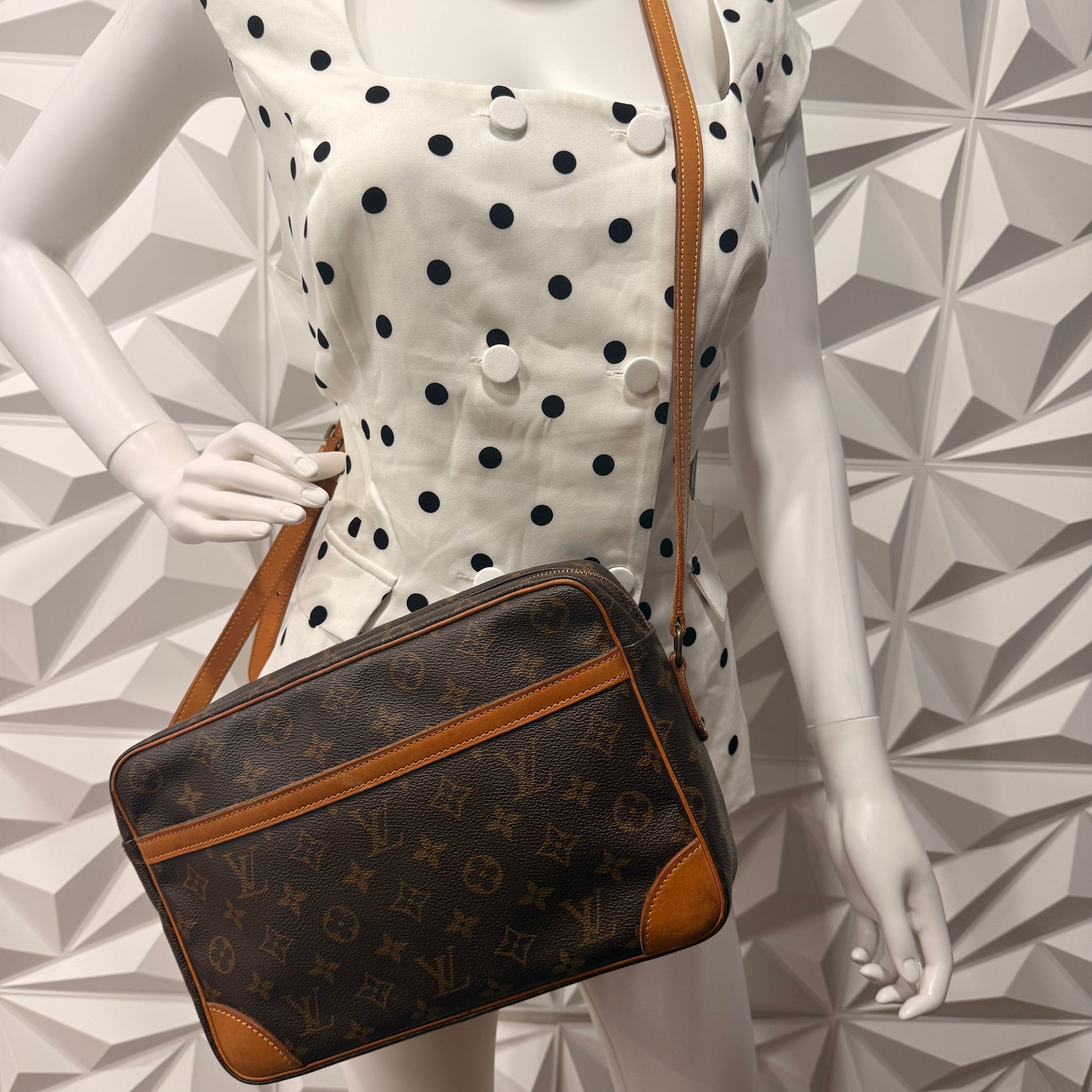 Louis Vuitton Monogram Trocadero 30