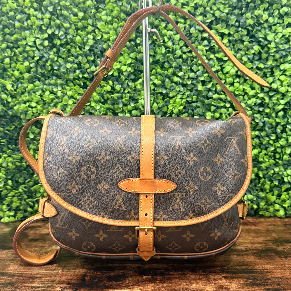 Louis Vuitton Monogram Vintage Saumur 25