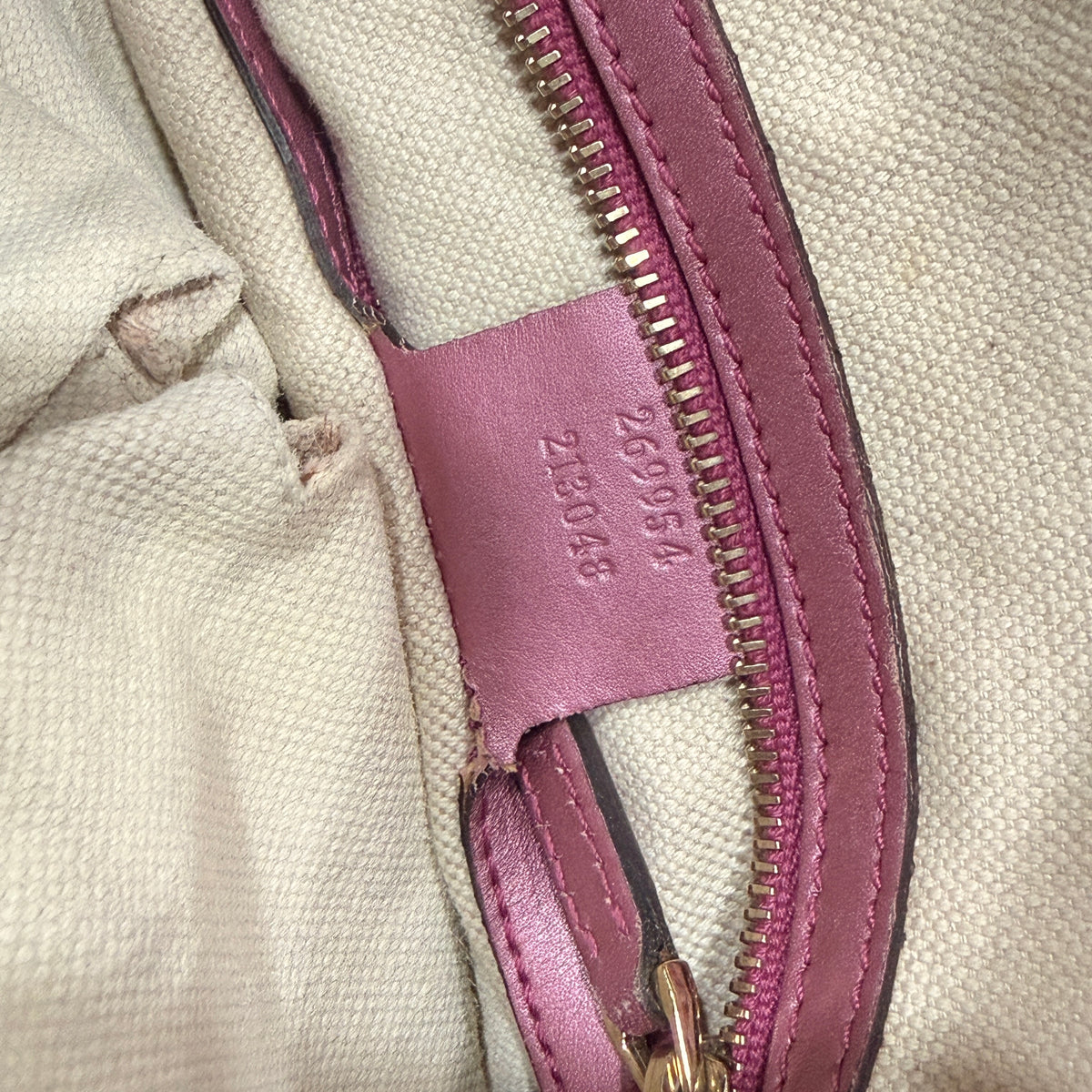 Gucci GG Canvas Heart Bit Pink