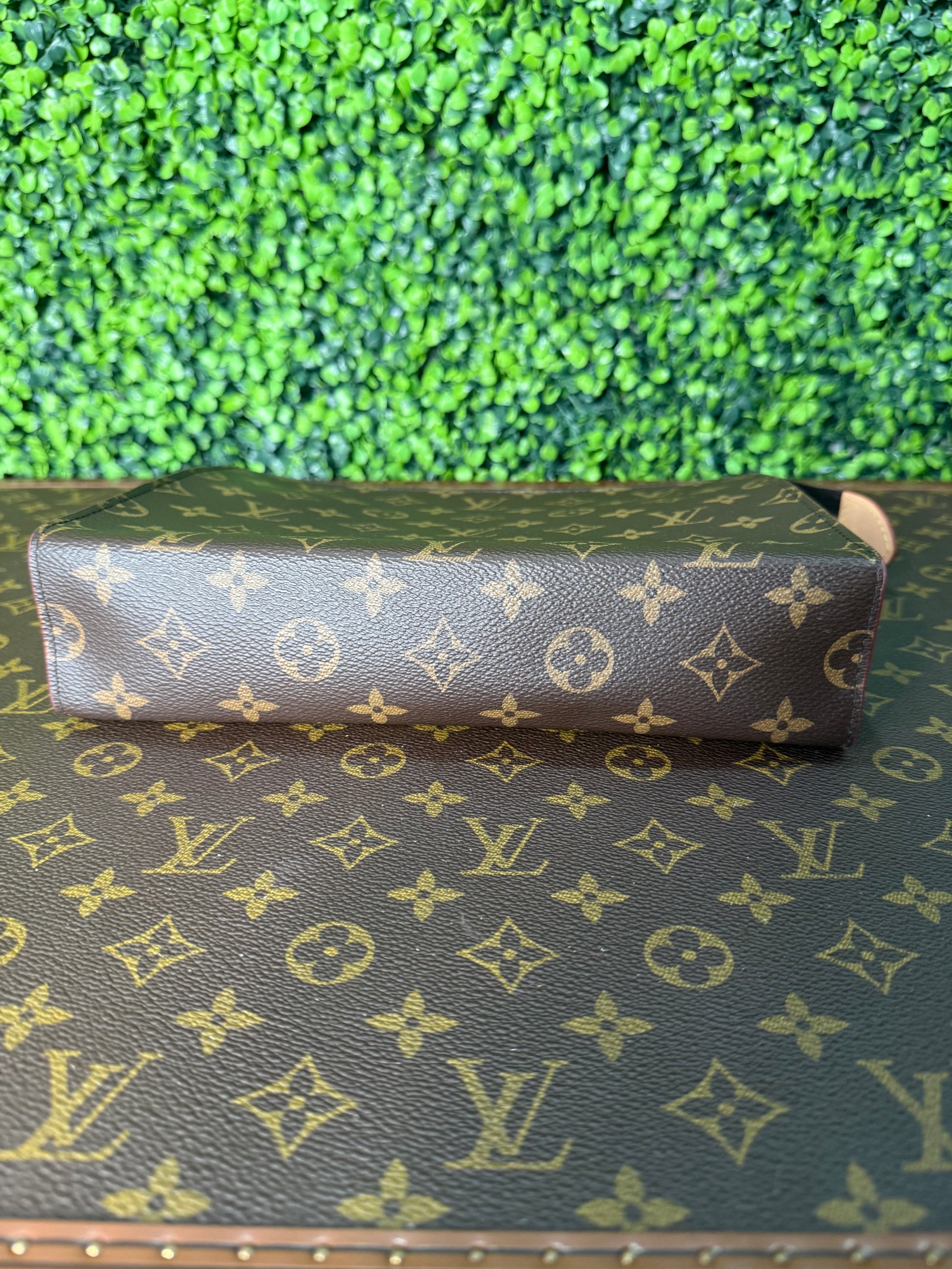 Louis Vuitton Pochette Toiletry 26 Monogram