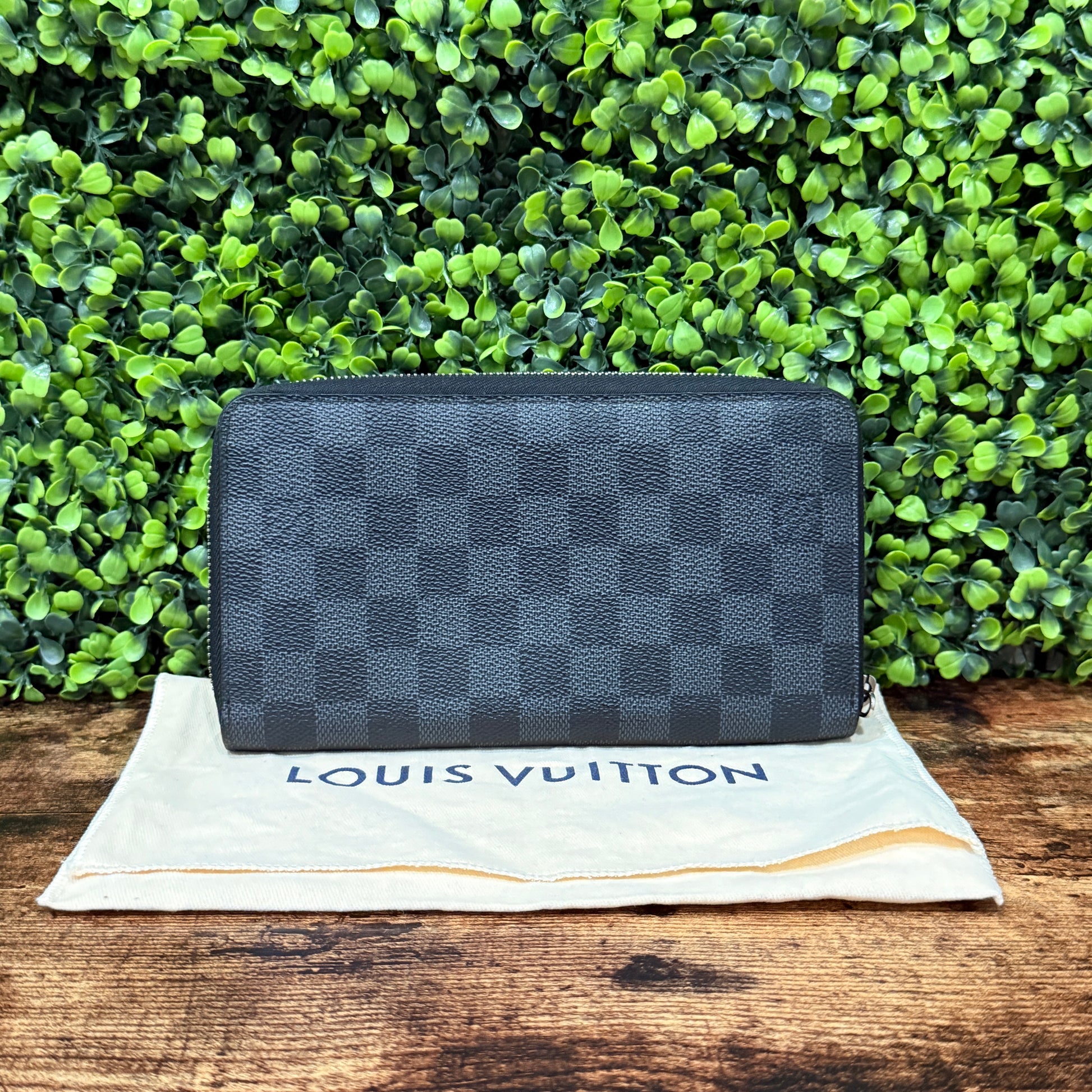 Louis Vuitton Damier Graphite Zippy Organizer Wallet