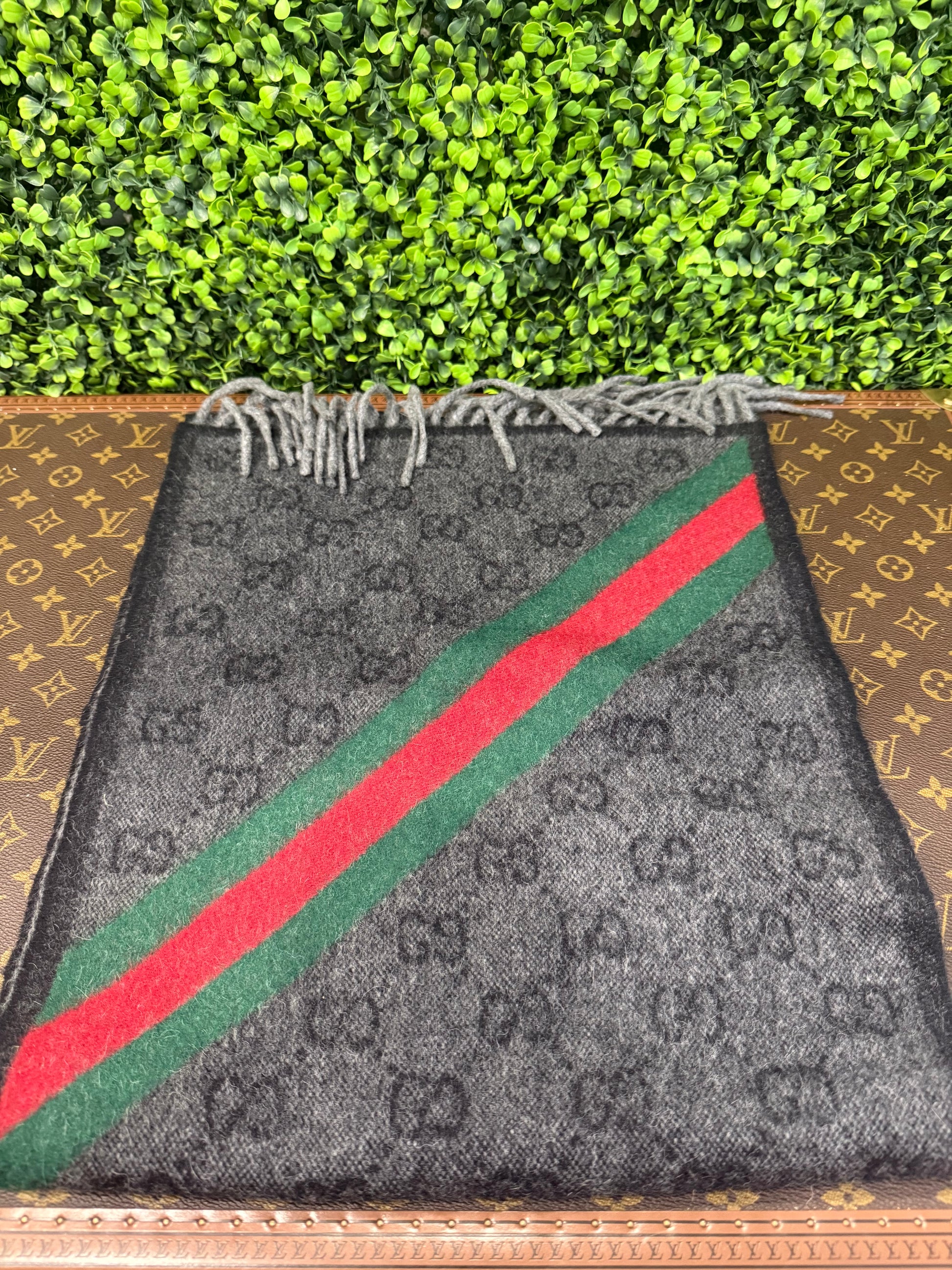 Gucci Men’s GG Gray Scarf