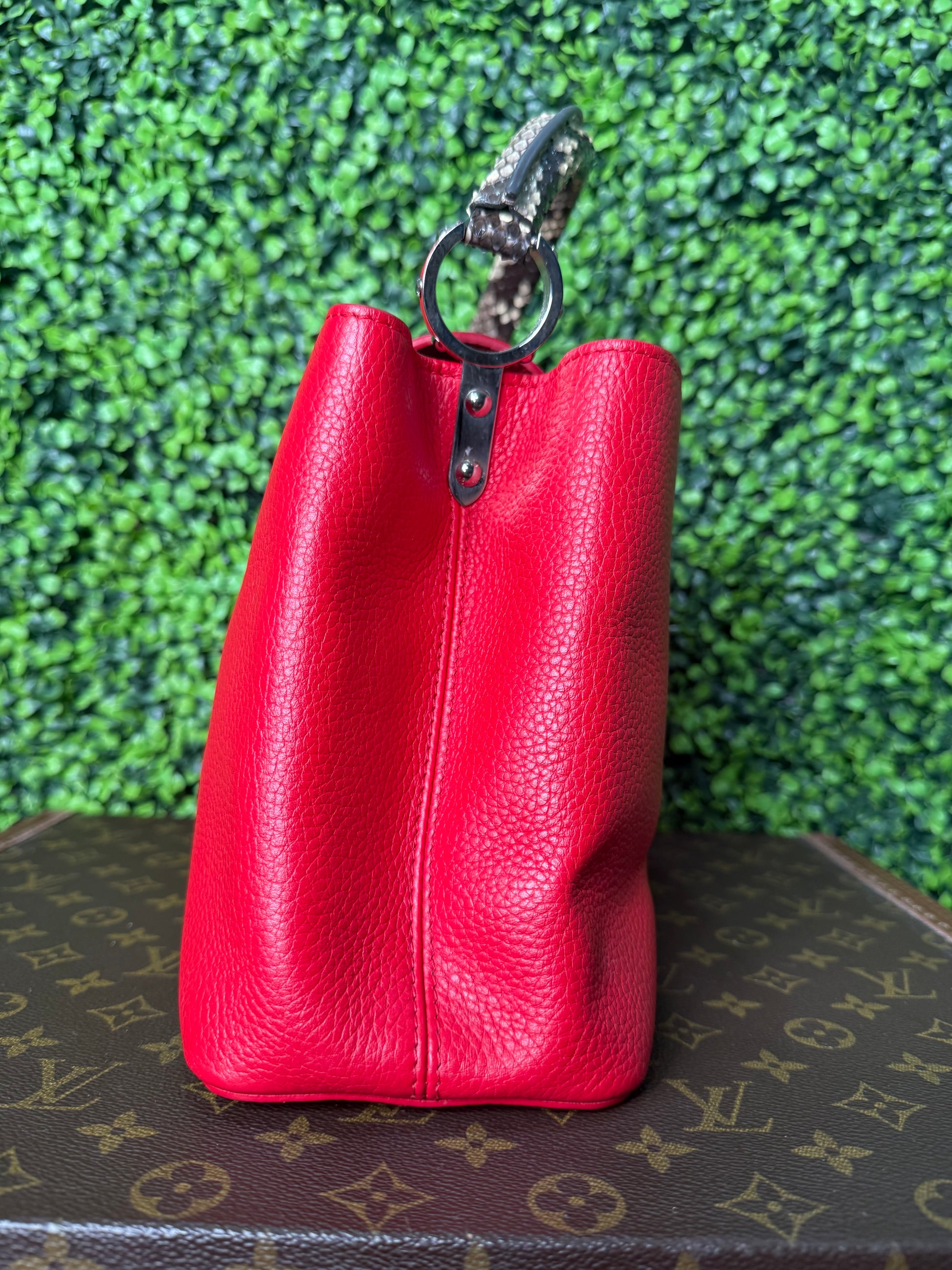 Louis Vuitton Capucines MM Red