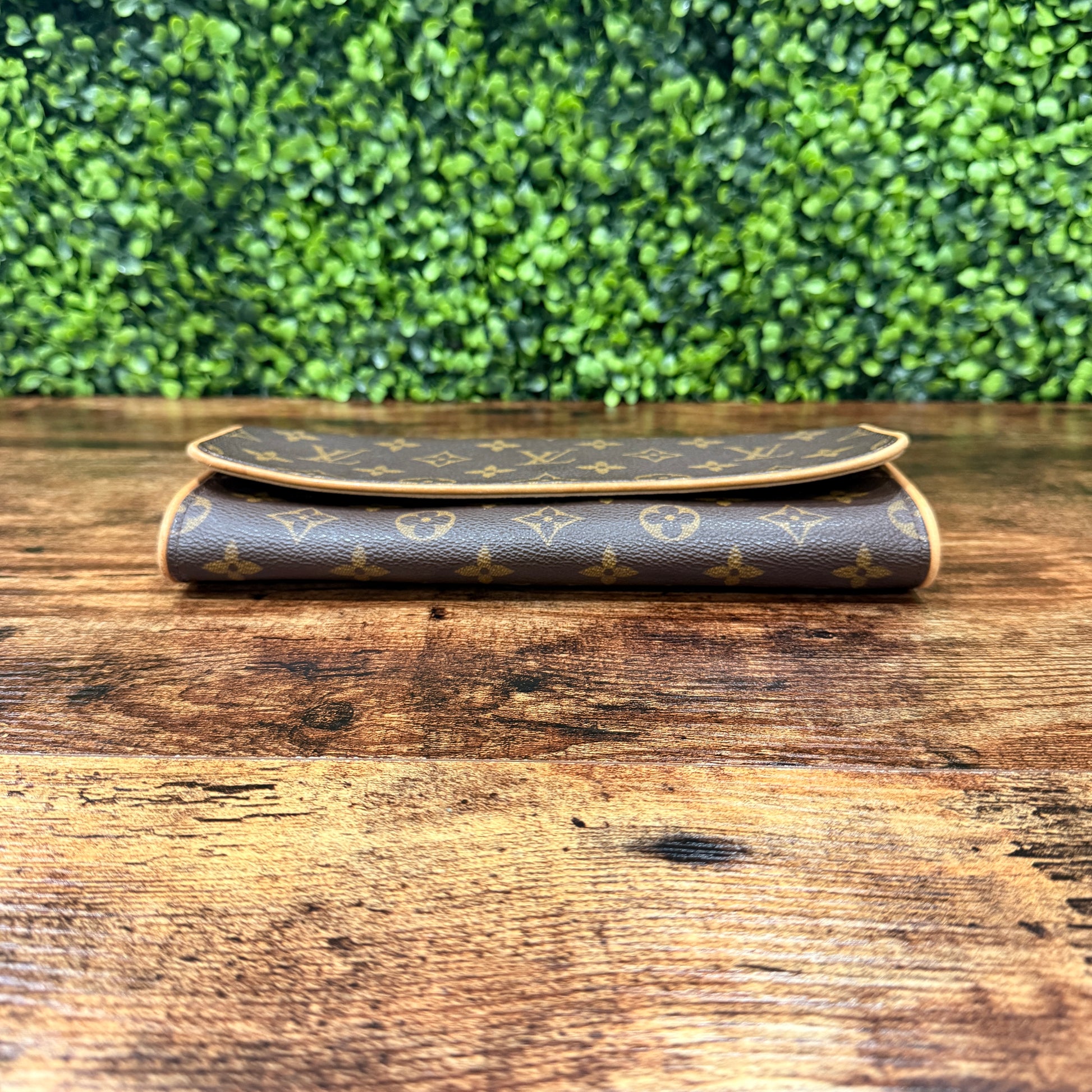 Louis Vuitton Monogram Pochette Twin GM