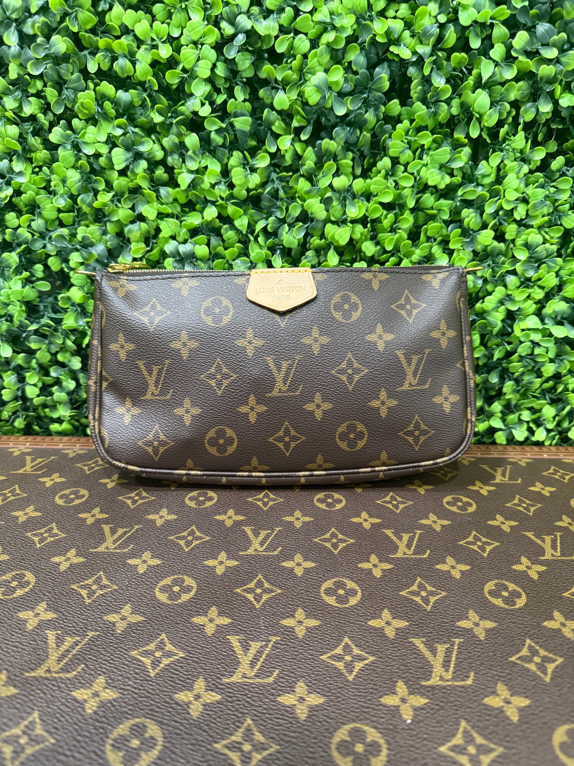 Louis Vuitton Pochette Accesorie Monogram