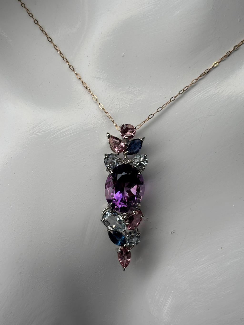 Pendant White Gold 18K w/Sapphires