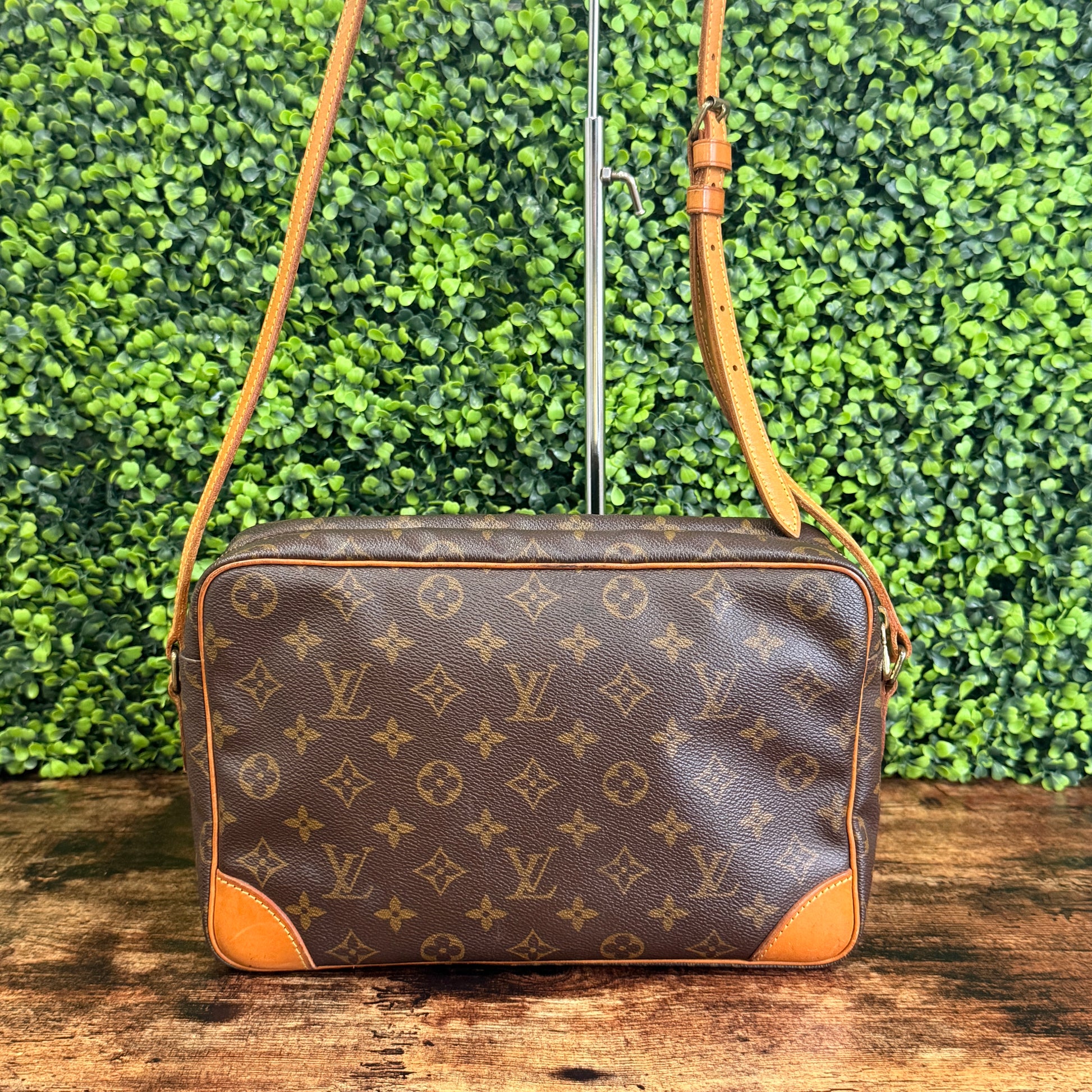 Louis Vuitton Monogram Trocadero 30