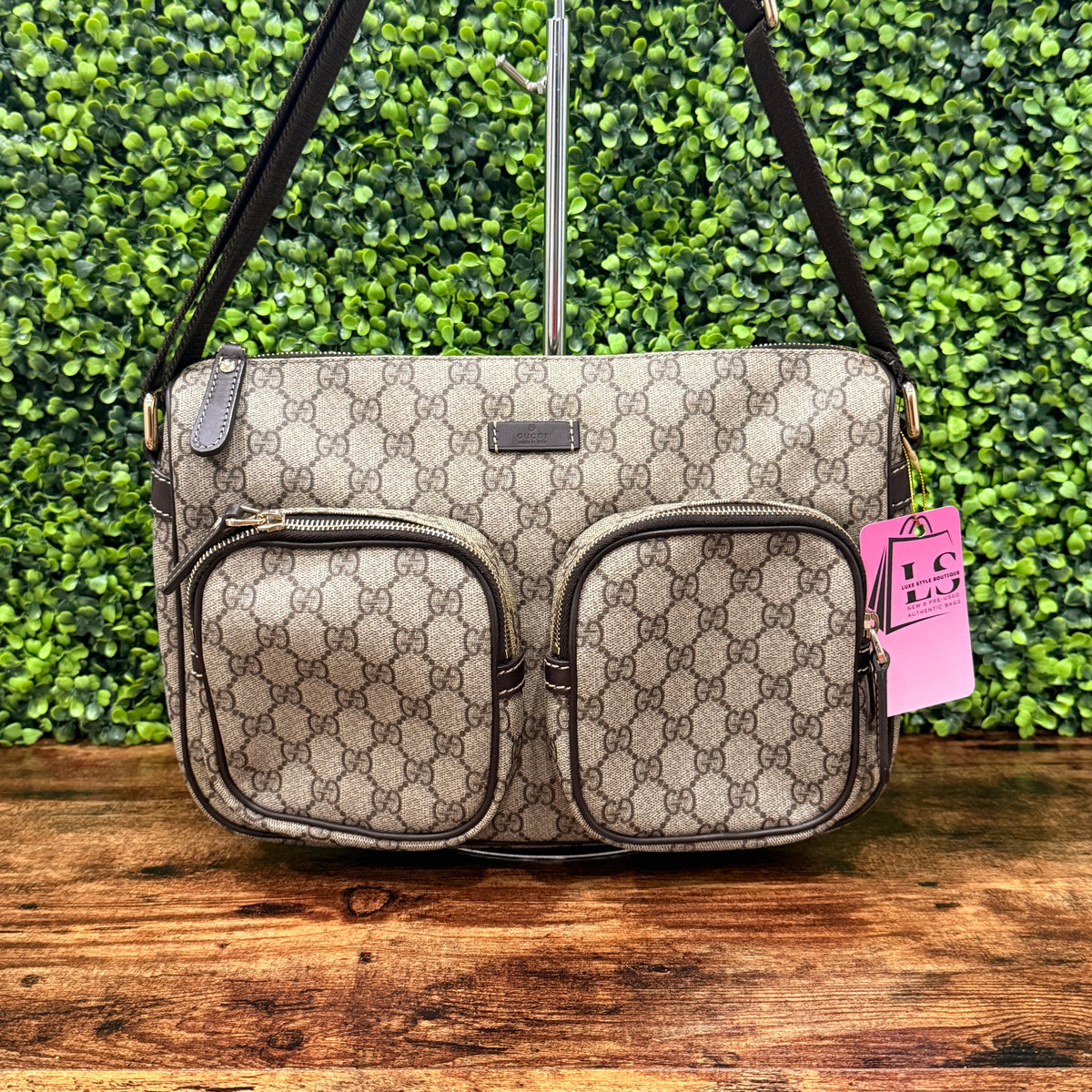Gucci Messenger Supreme GG