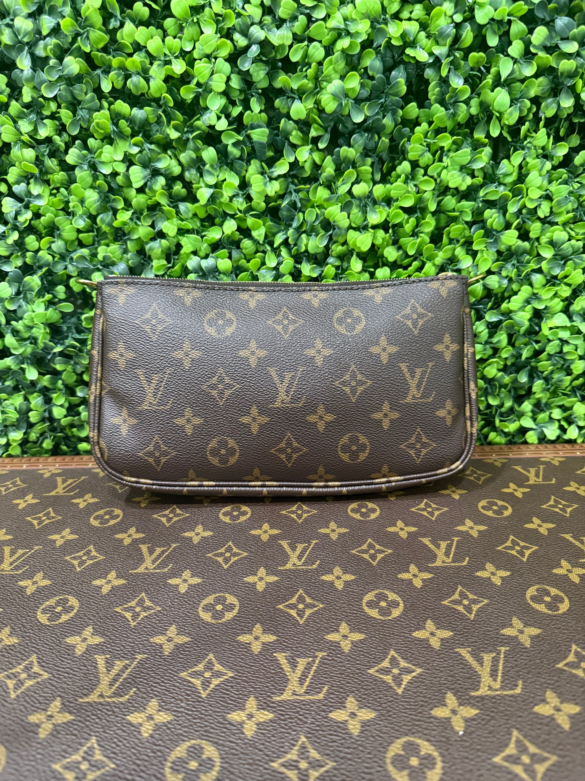 Louis Vuitton Pochette Accesorie Monogram