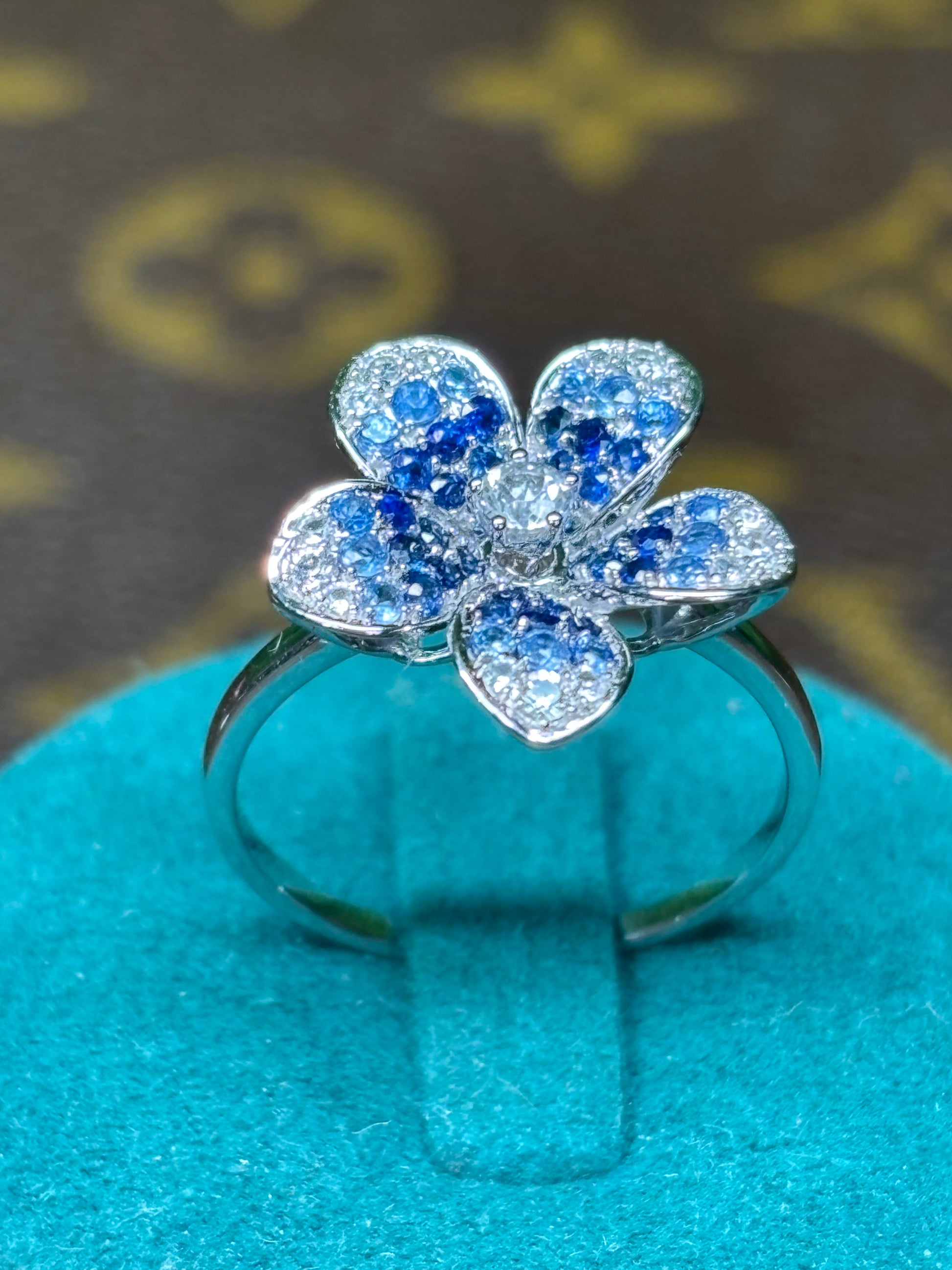 Ring White Gold 18K & Blue Sapphires