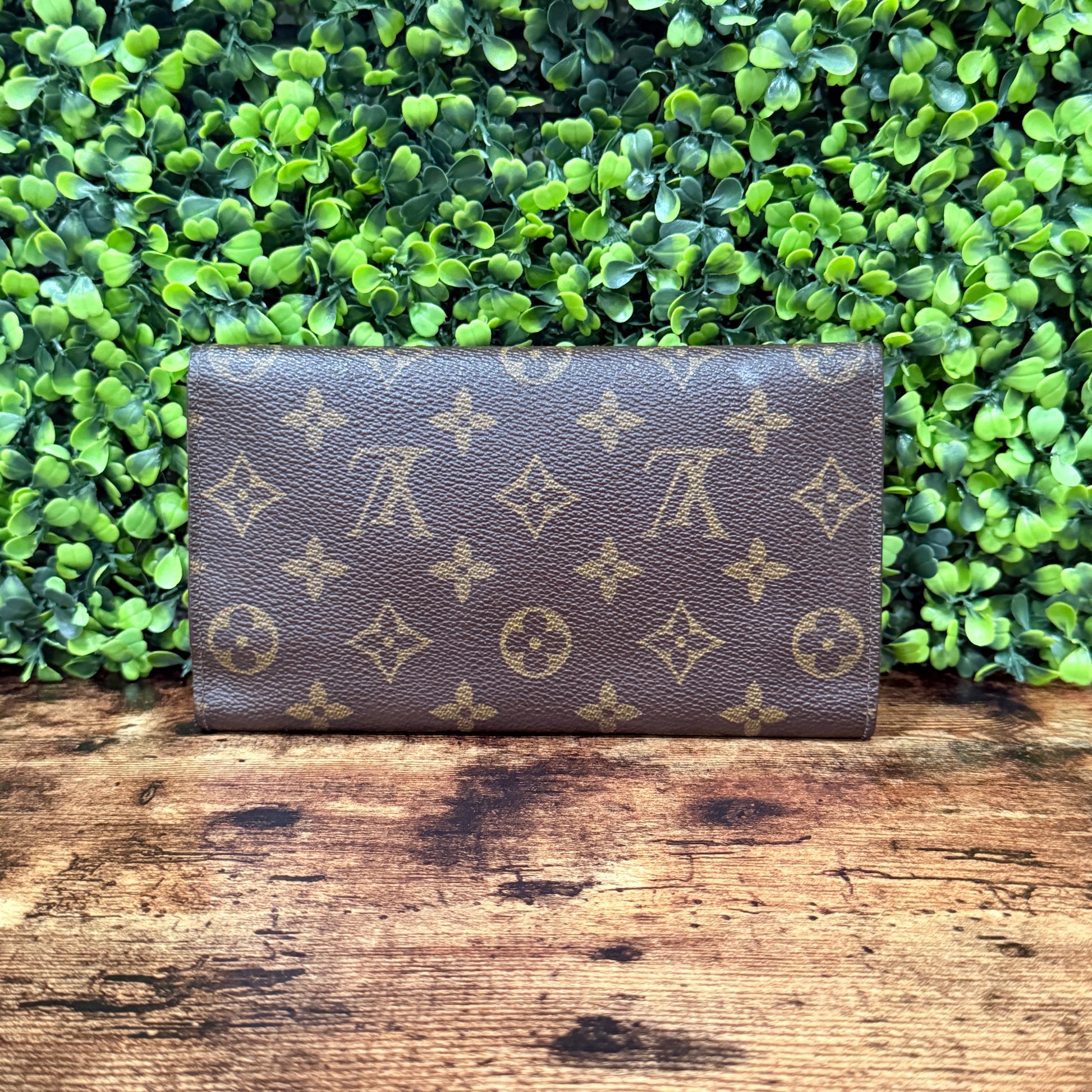 Louis Vuitton Sarah Wallet International Monogram