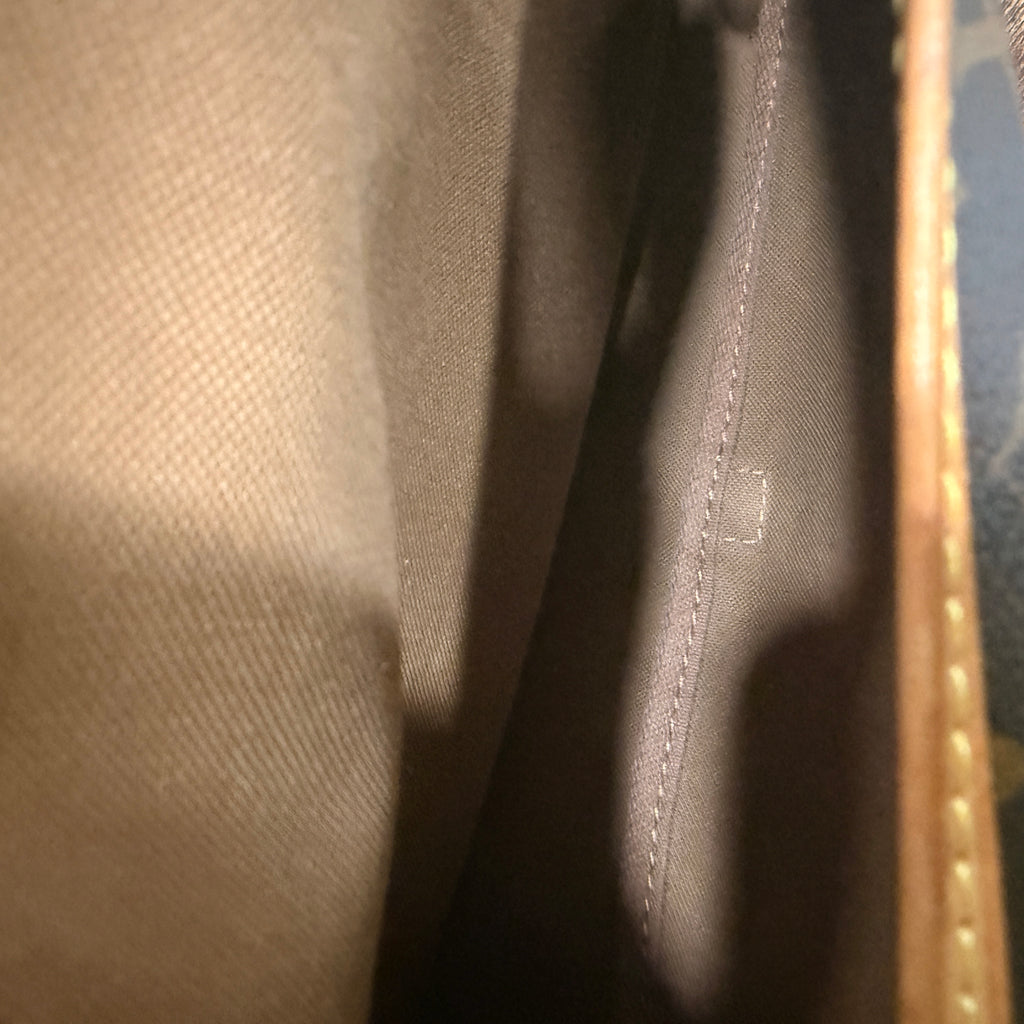 Louis Vuitton Monogram Vintage Saumur 25