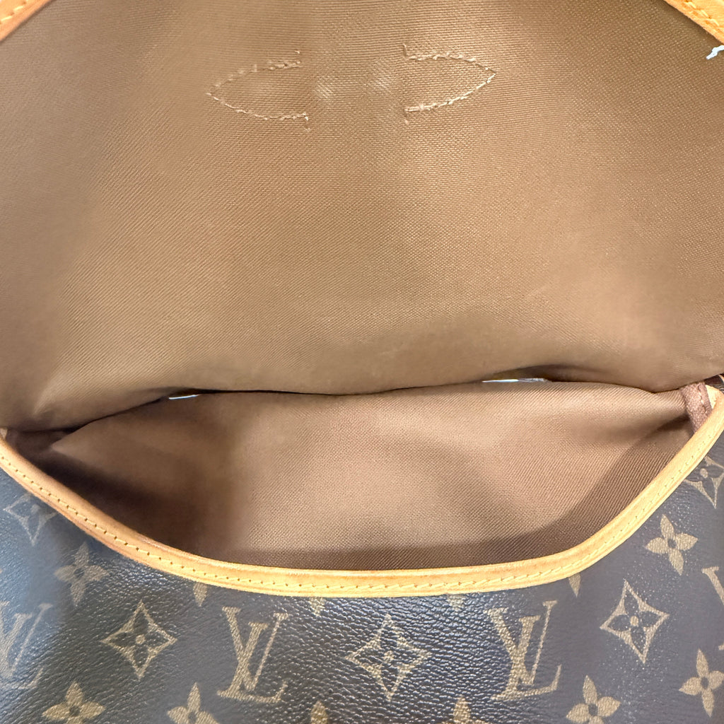 Louis Vuitton Monogram Vintage Saumur 25