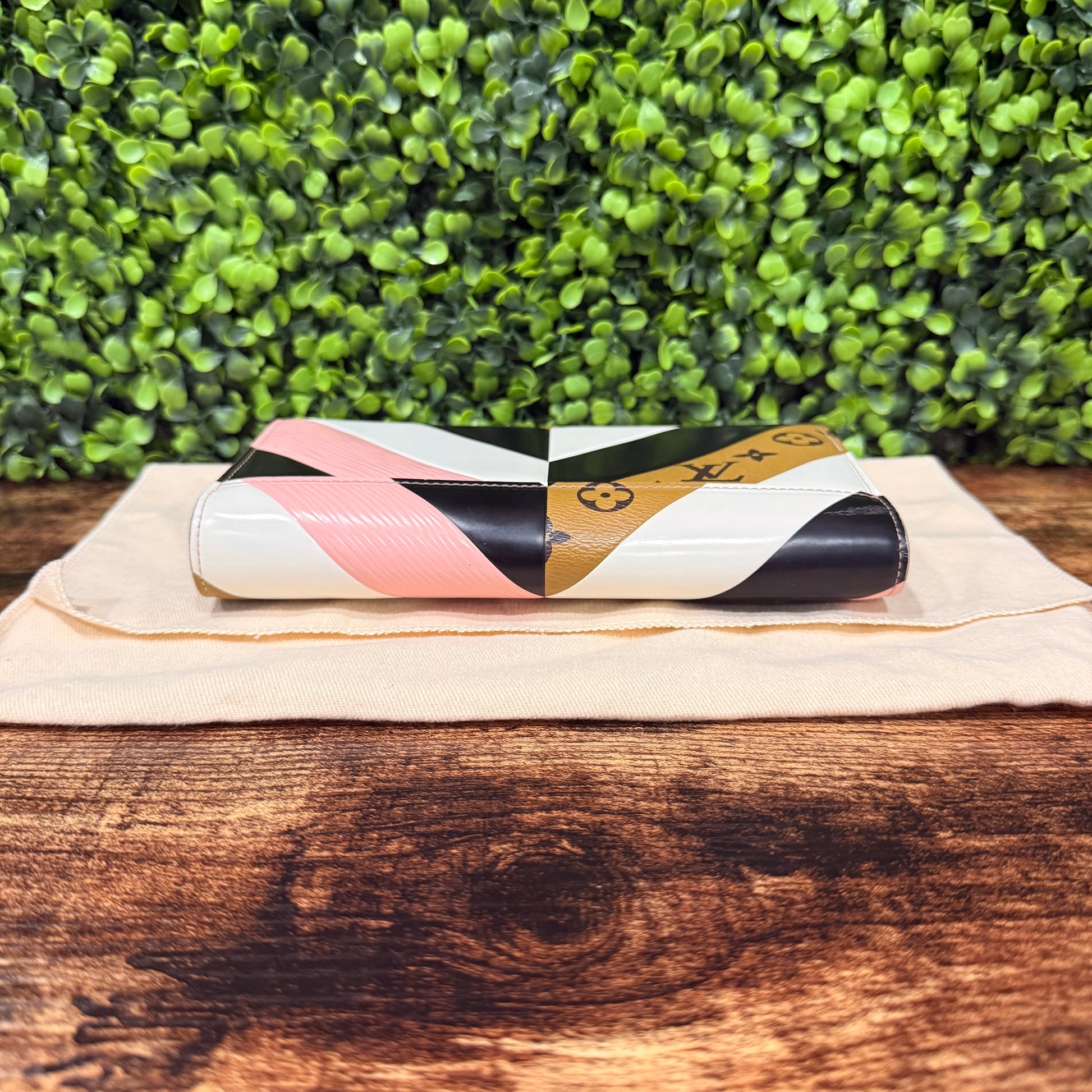 Louis Vuitton Twist Wallet Chevron Limited Edition