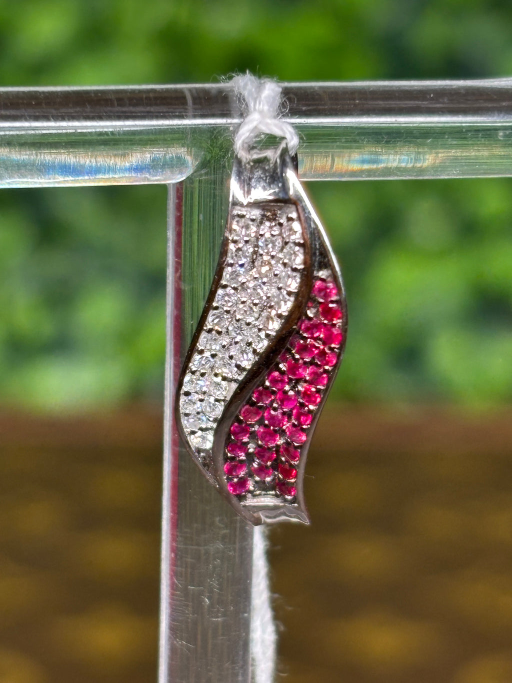 Pendant White Gold 18K w/ Rubies & Diamonds