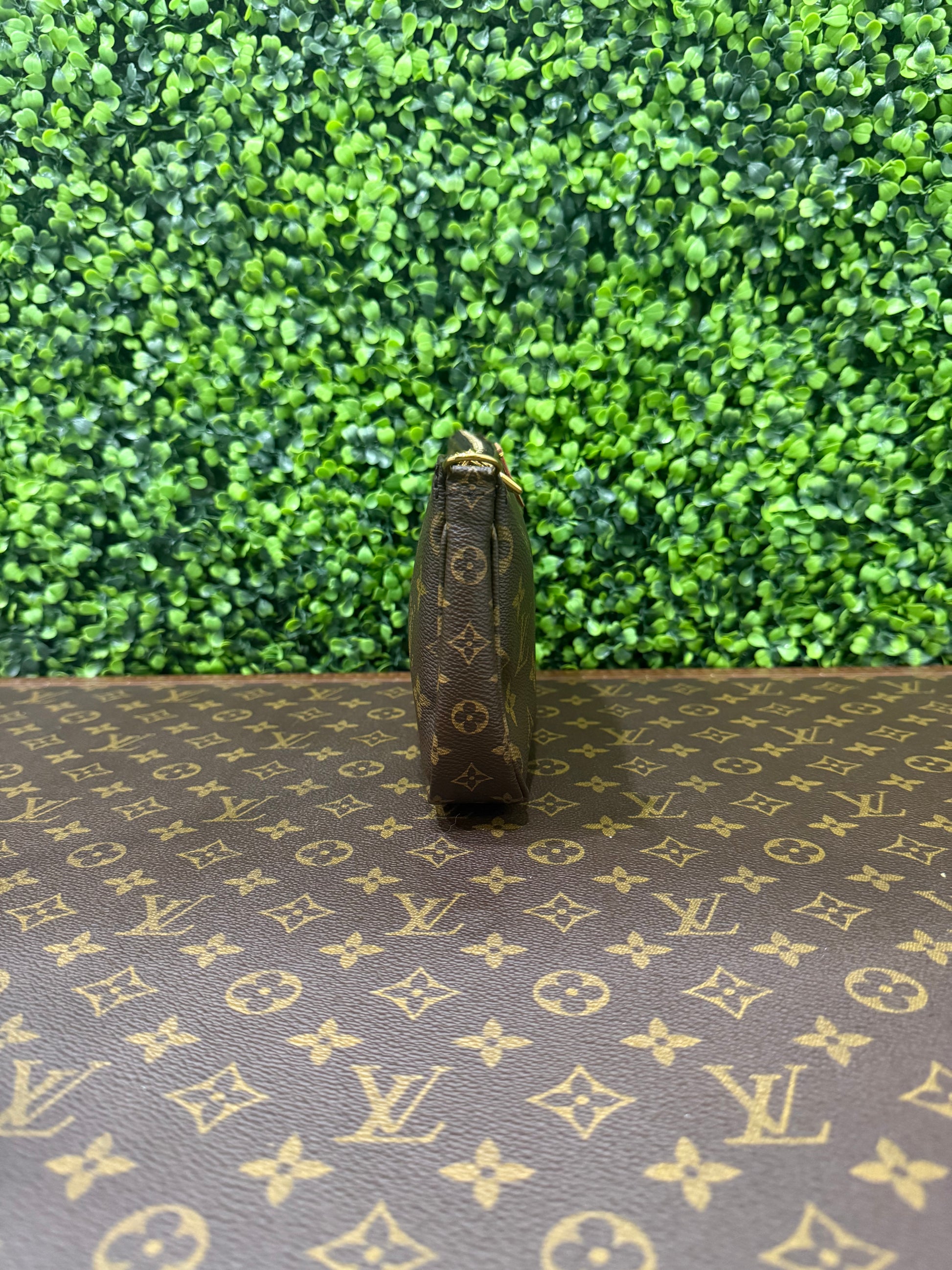 Louis Vuitton Pochette Accesorie Monogram