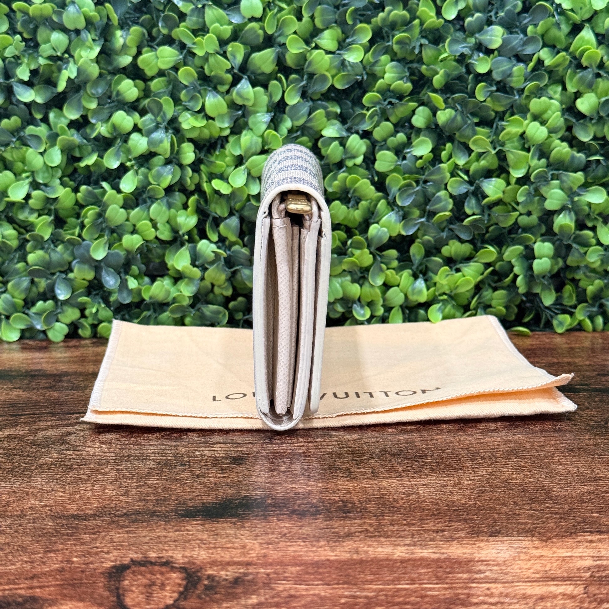 Louis Vuitton Azur Portefeuille Tresor Wallet