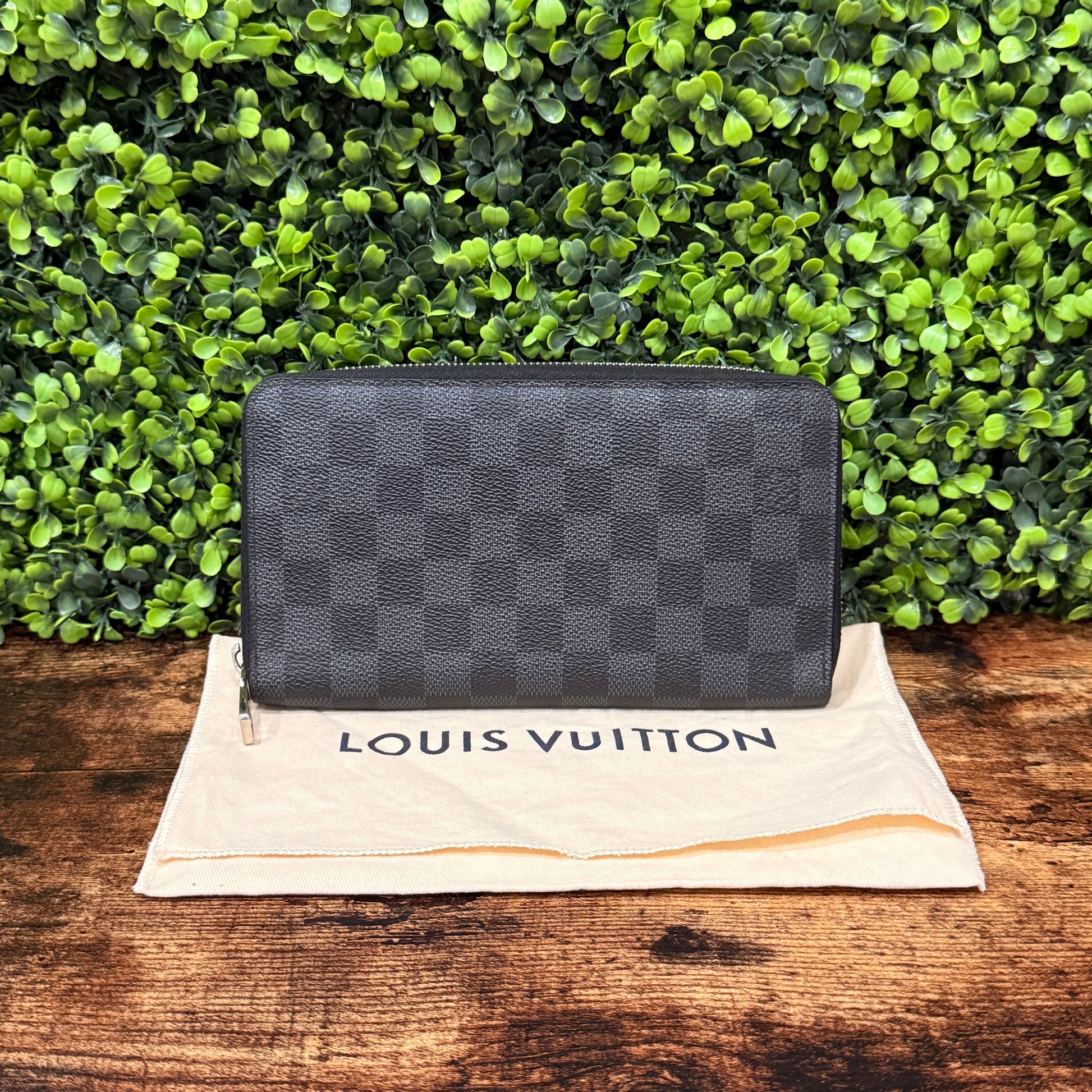 Louis Vuitton Damier Graphite Zippy Organizer Wallet