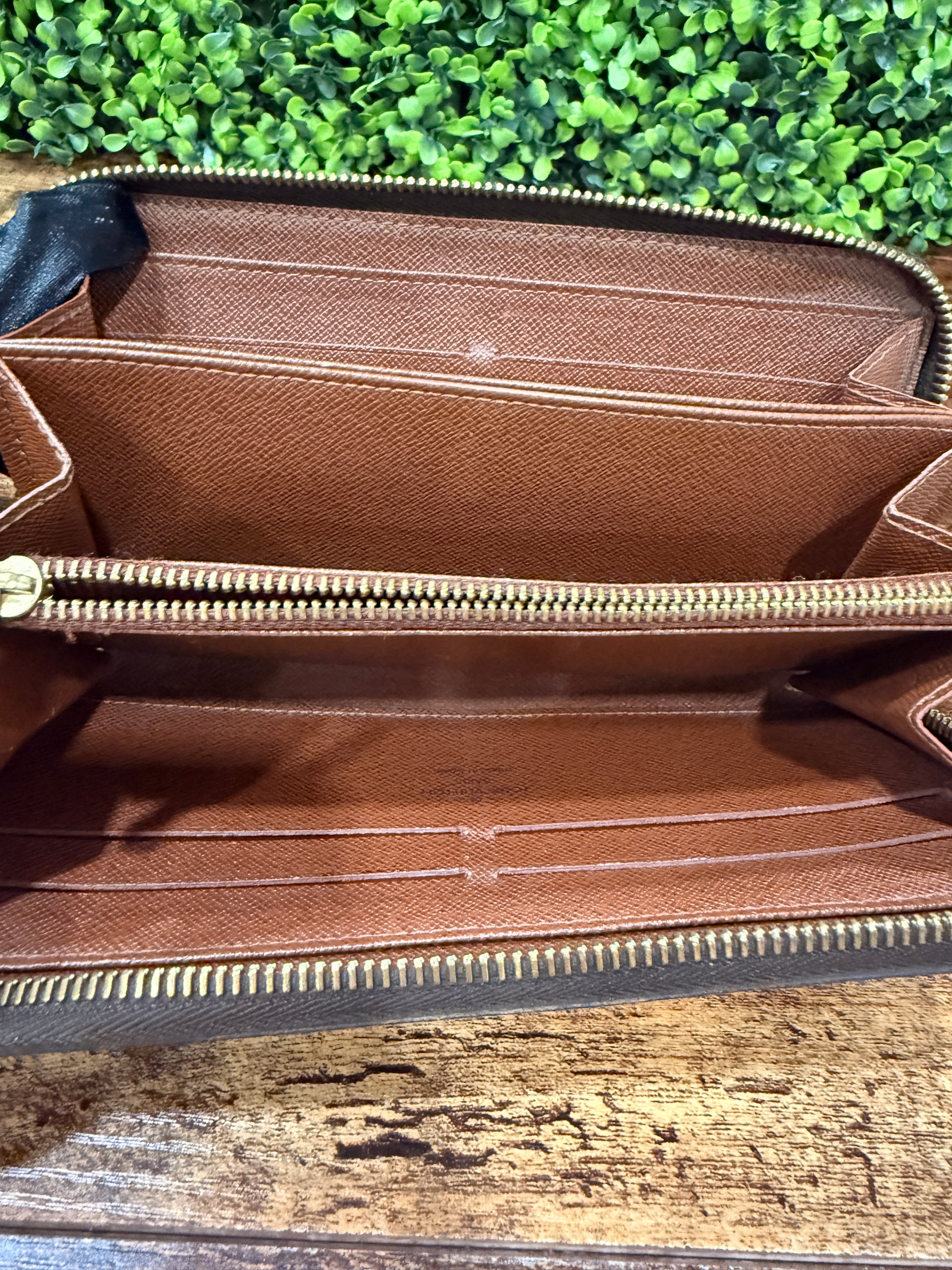 Louis Vuitton Zippy Wallet Monogram