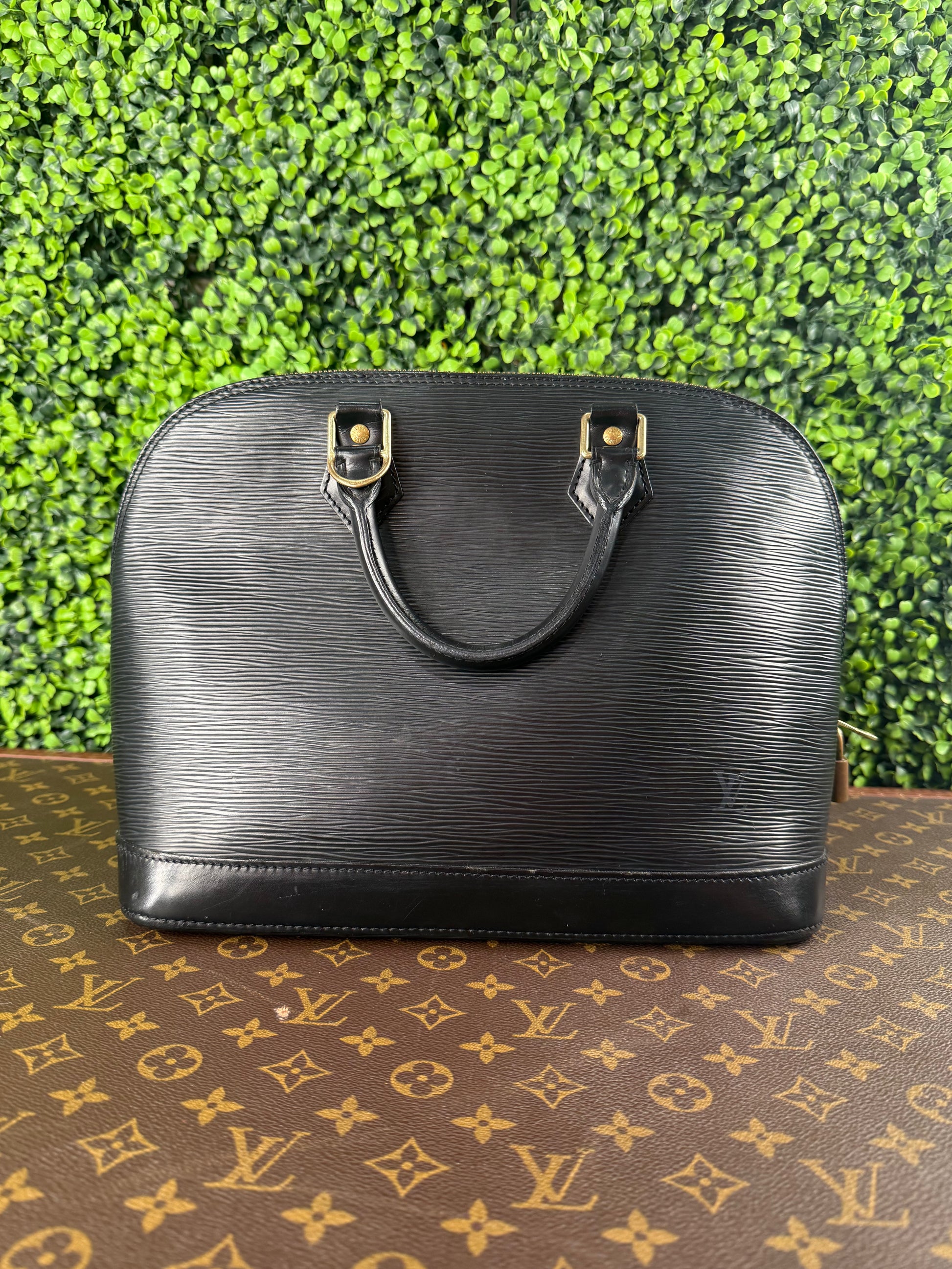 Louis Vuitton Alma PM Epi Black