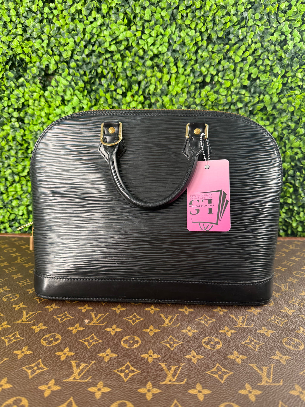 Louis Vuitton Alma PM Epi Black
