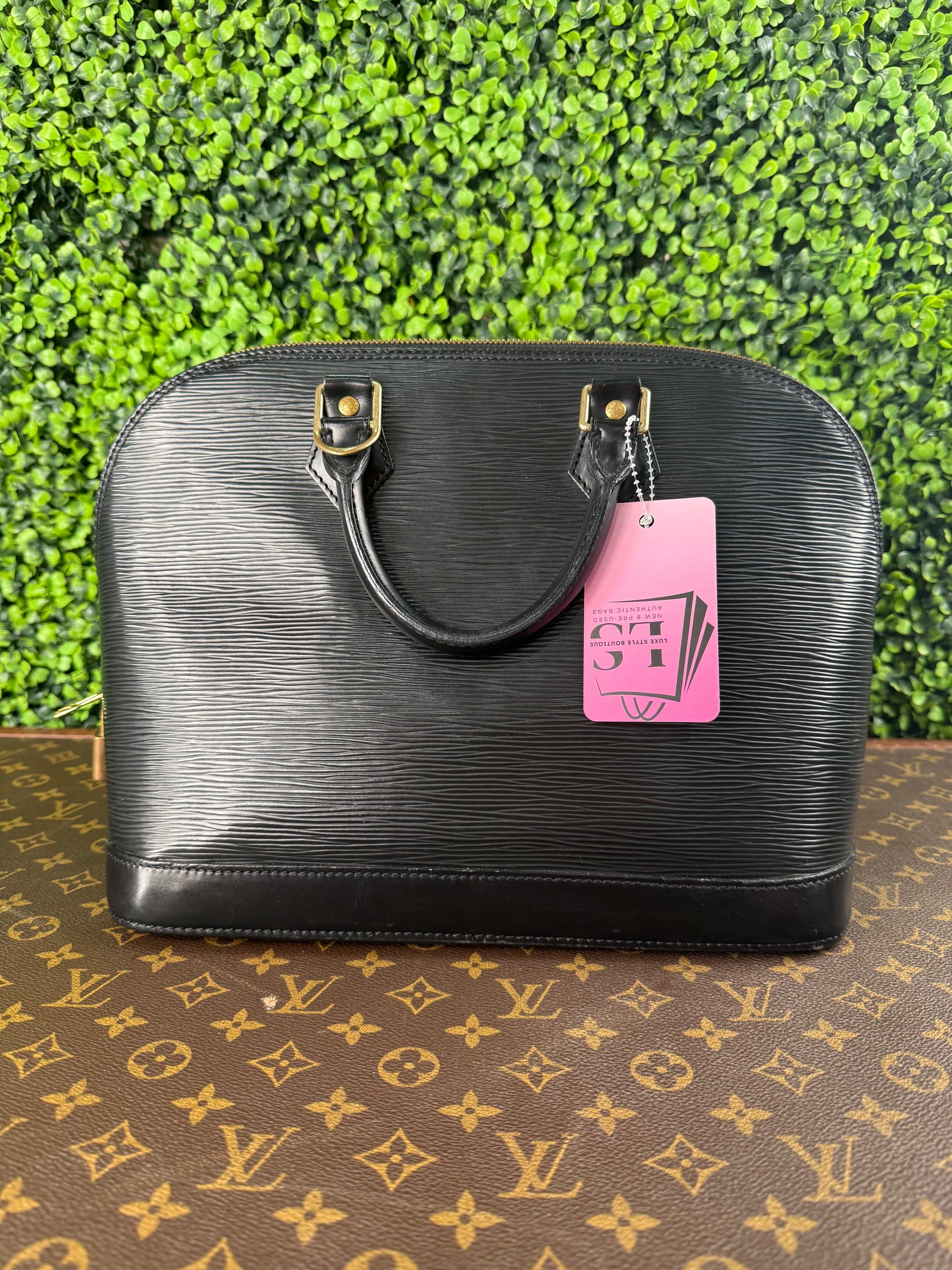Louis Vuitton Alma PM Epi Black