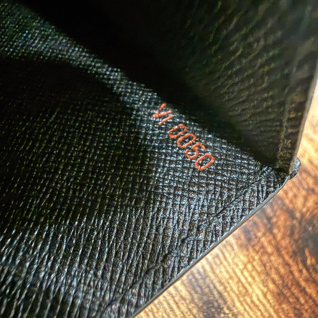 Louis Vuitton Dragonne Clutch Bag Noir Epi