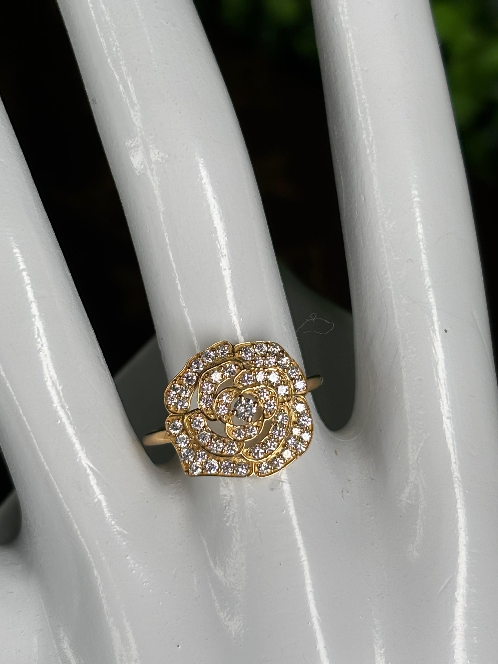 Ring Yellow Gold 18K Camelia Style