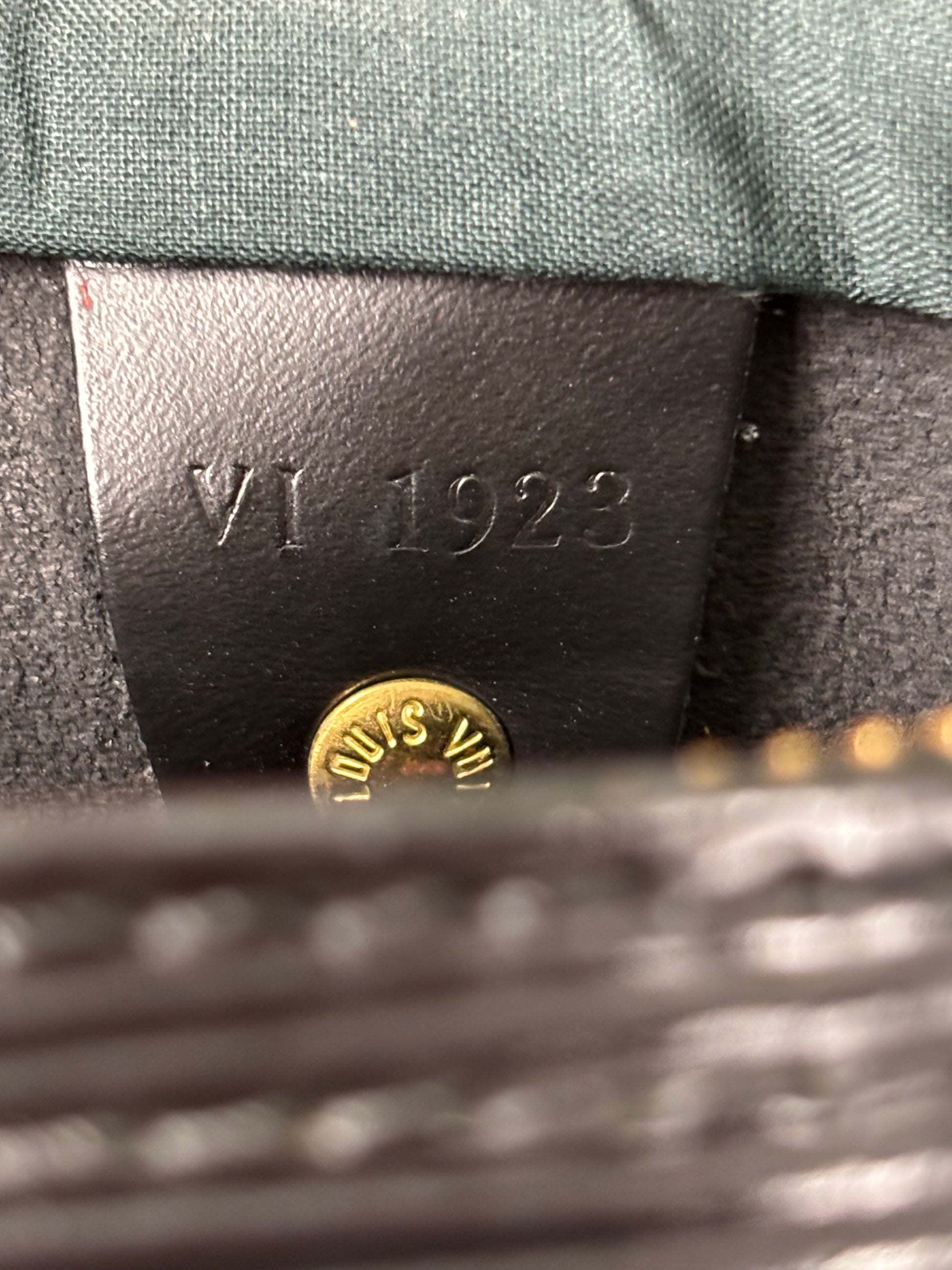Louis Vuitton Black Speedy 25 Epi Leather
