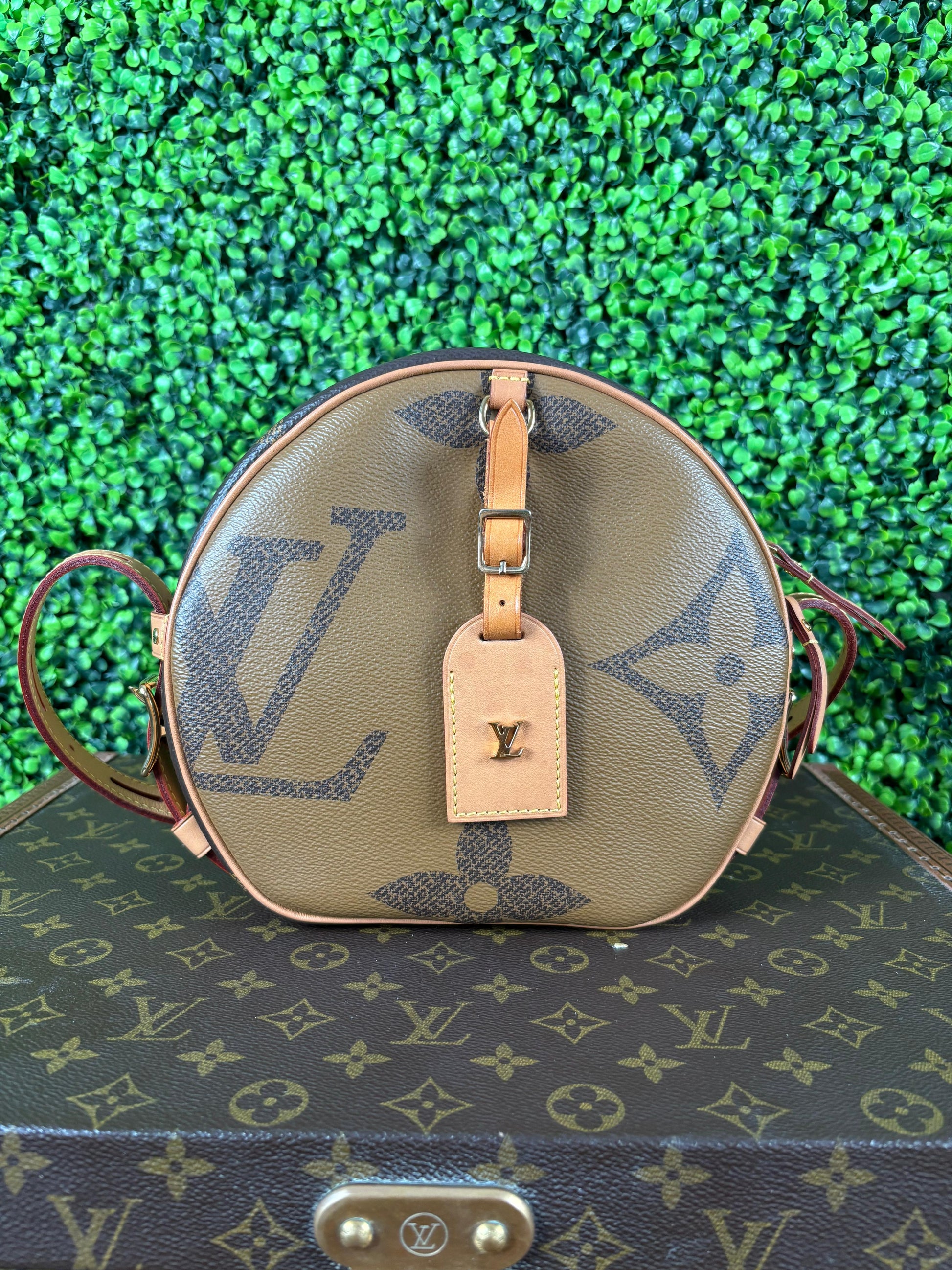 Louis Vuitton Boite Chapeau Monogram Reverse