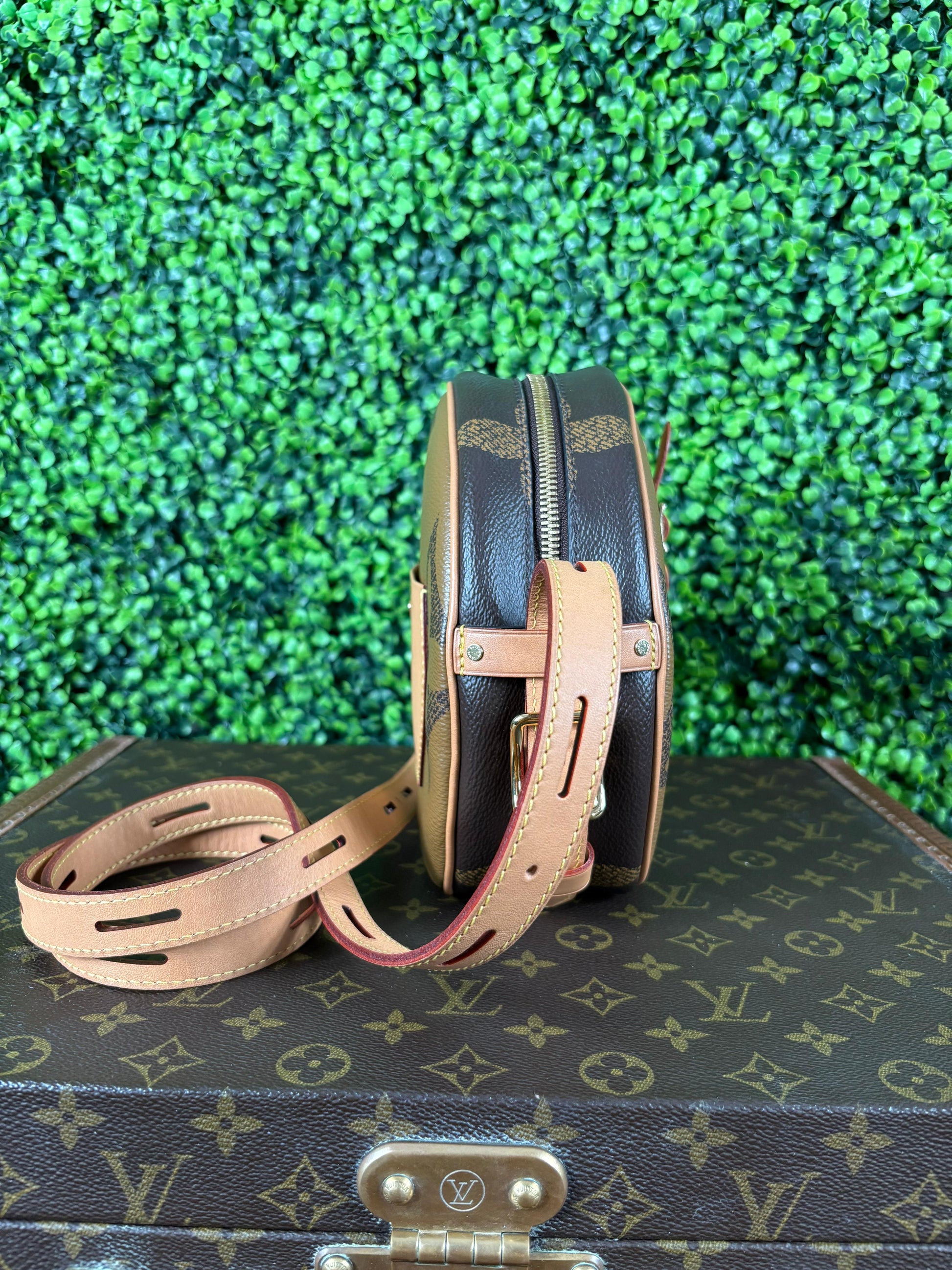 Louis Vuitton Boite Chapeau Monogram Reverse