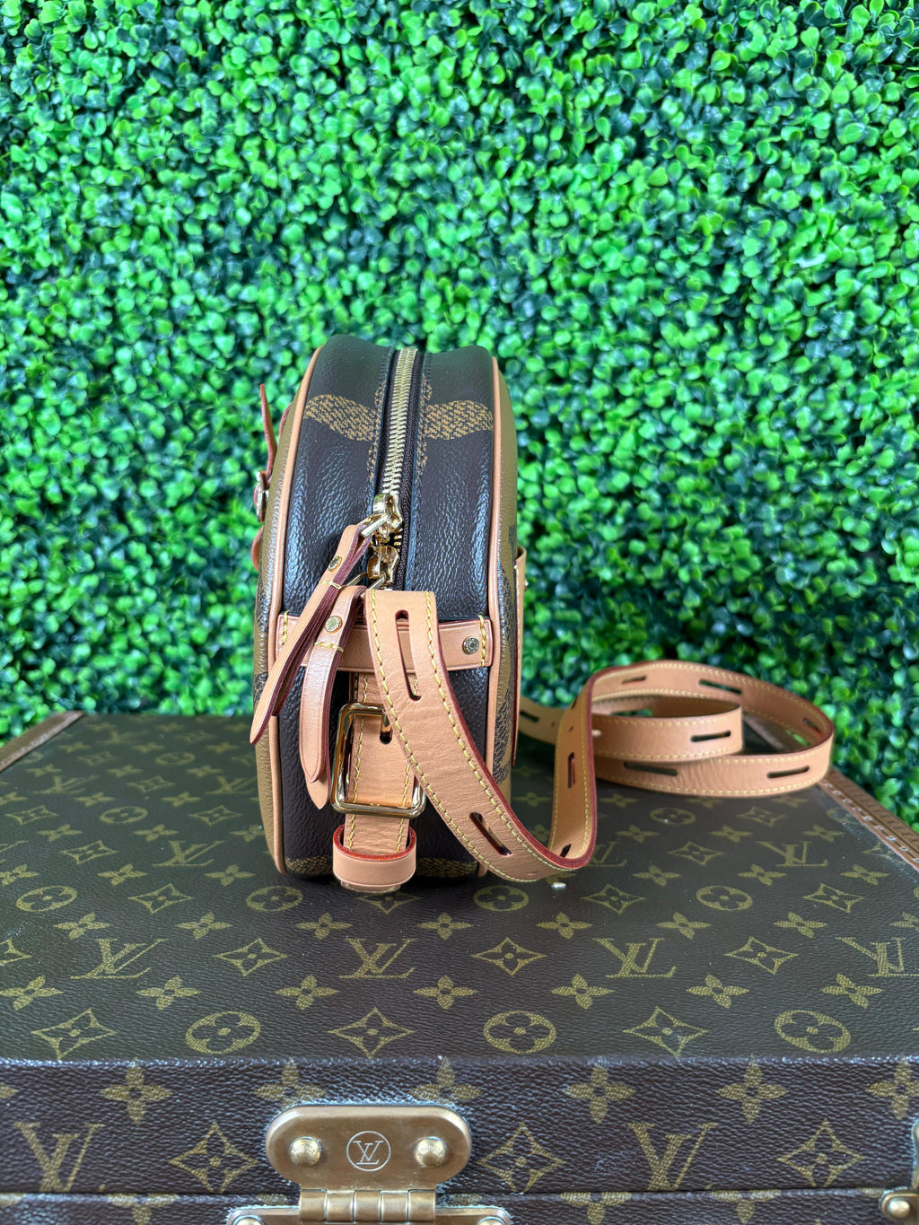 Louis Vuitton Boite Chapeau Monogram Reverse
