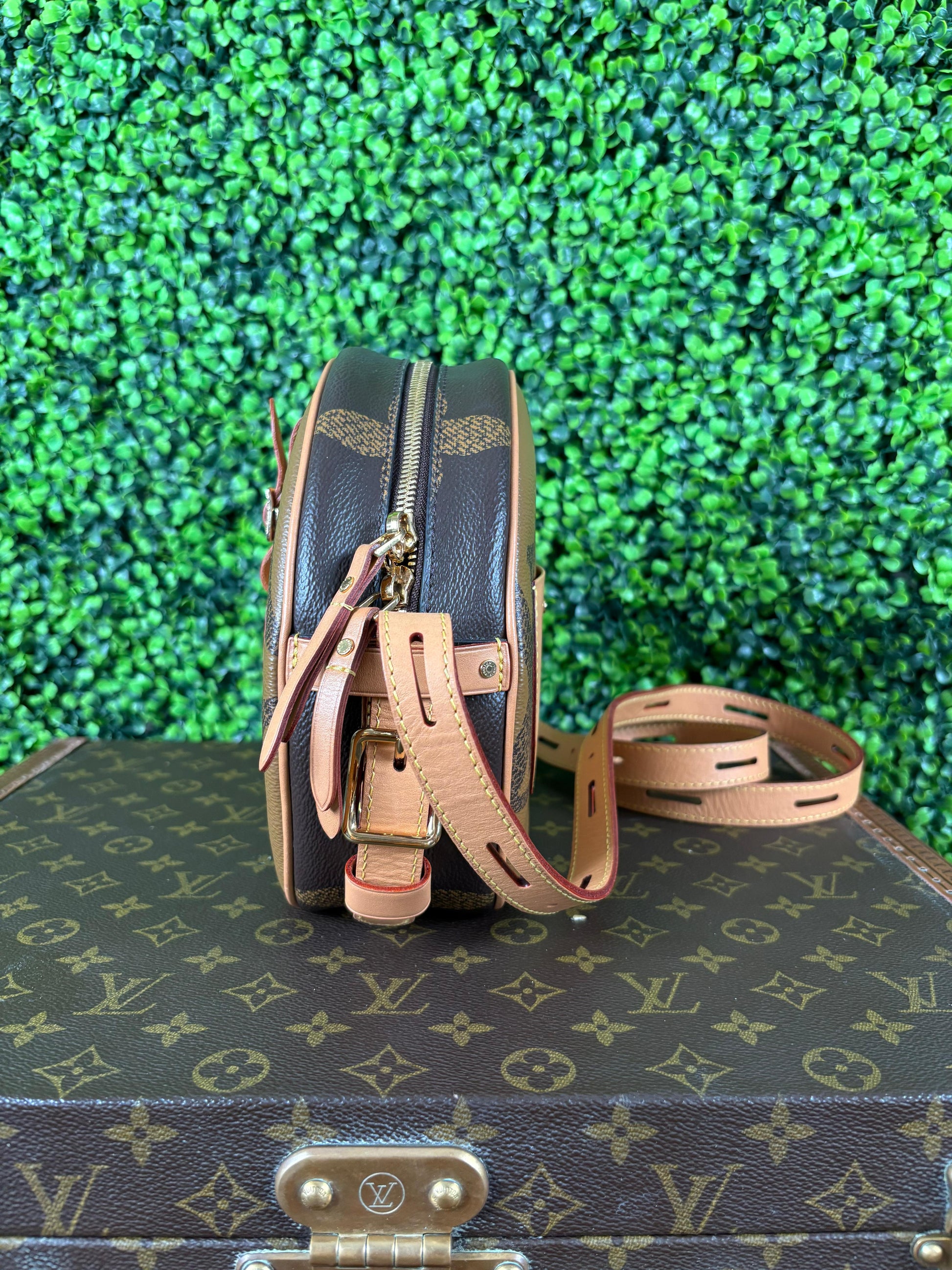 Louis Vuitton Boite Chapeau Monogram Reverse