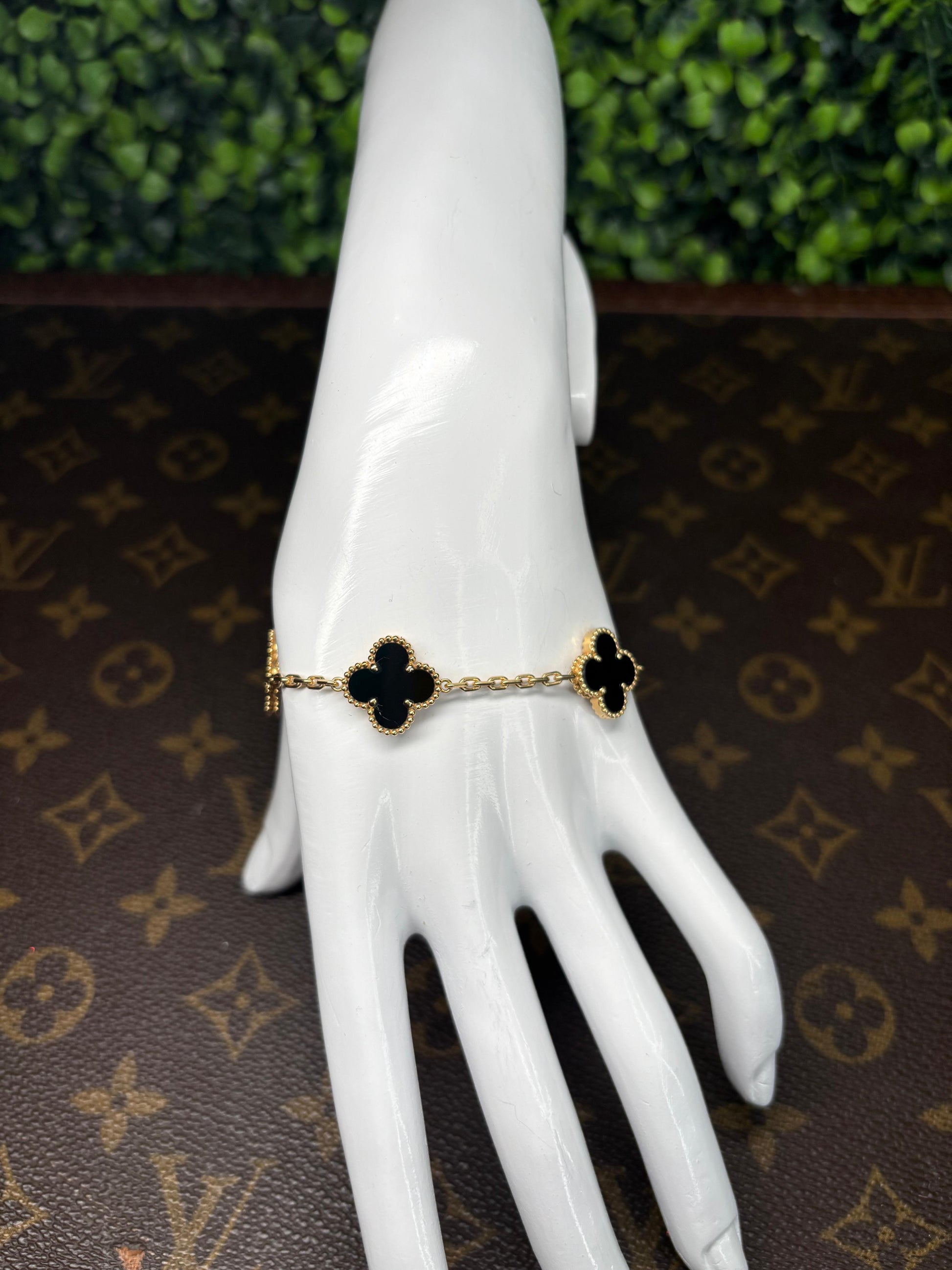 Bracelet Yellow Gold 18K w/Onyx Clover Style