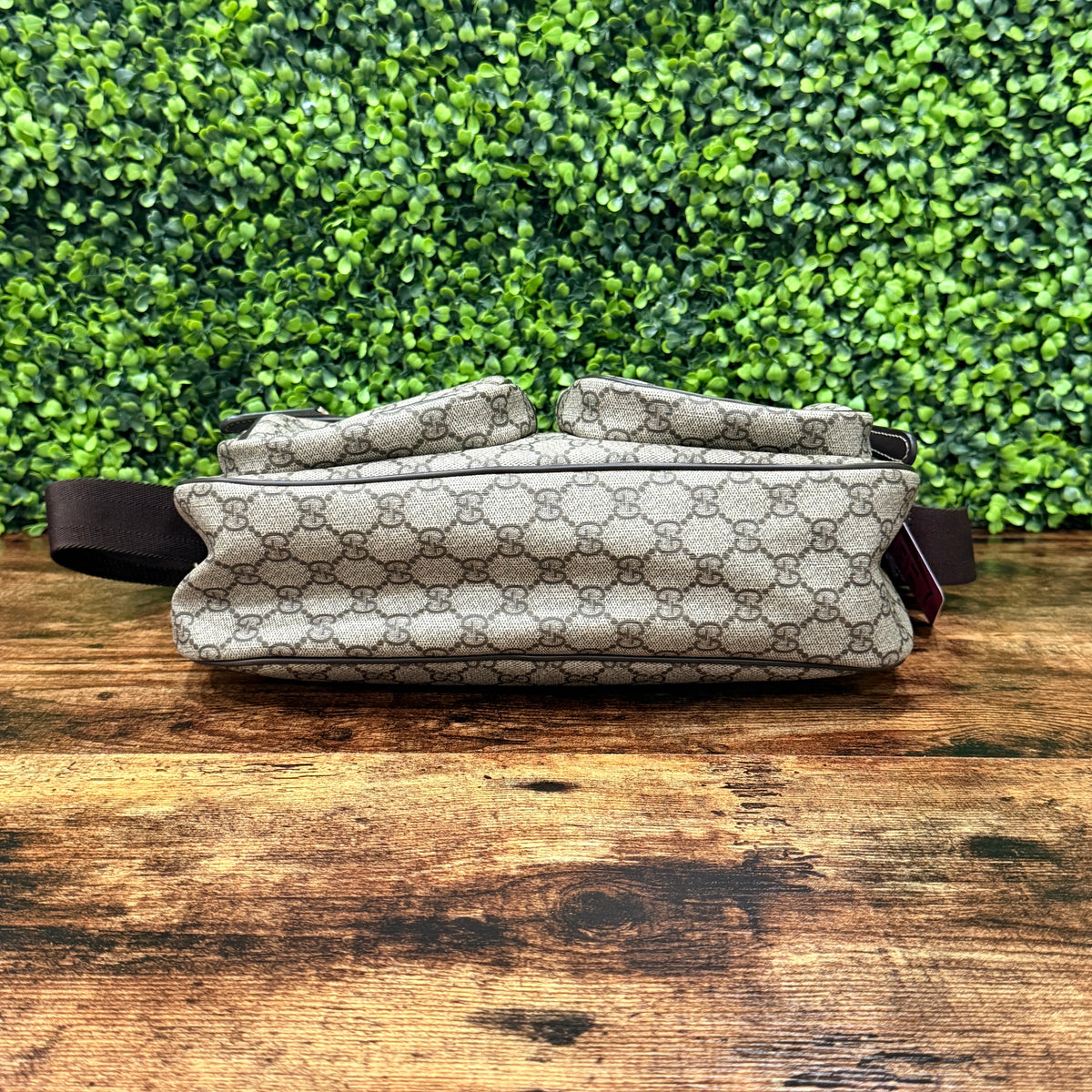 Gucci Messenger Supreme GG
