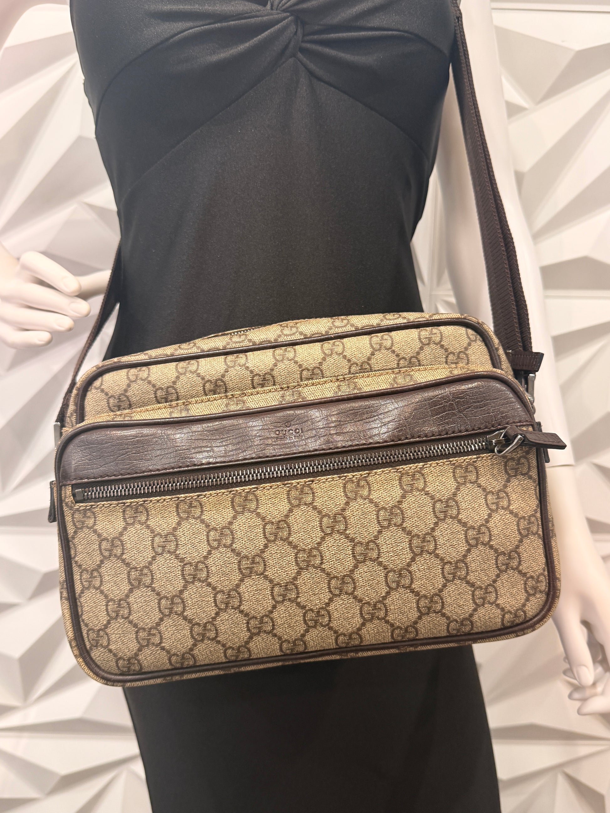 Gucci GG Supreme Messenger Bag