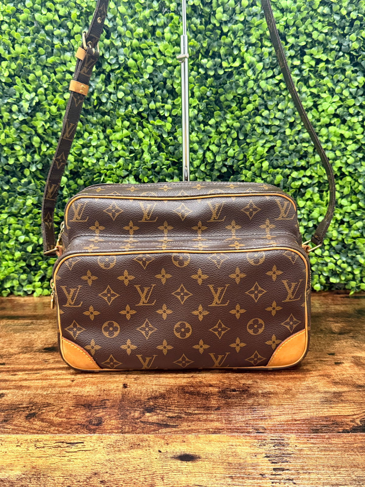 Louis Vuitton Nil GM Monogram Archive