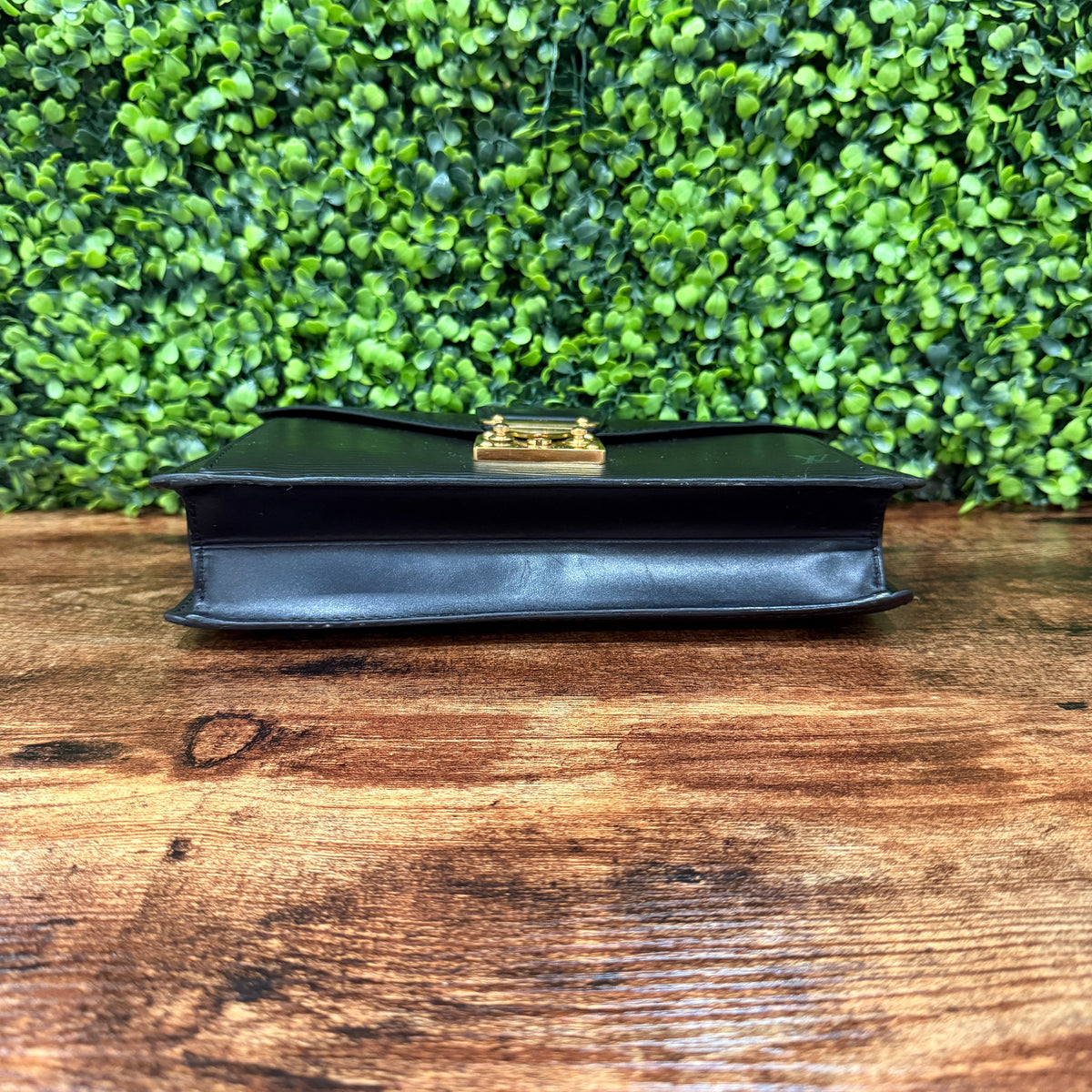 Louis Vuitton Dragonne Clutch Bag Noir Epi