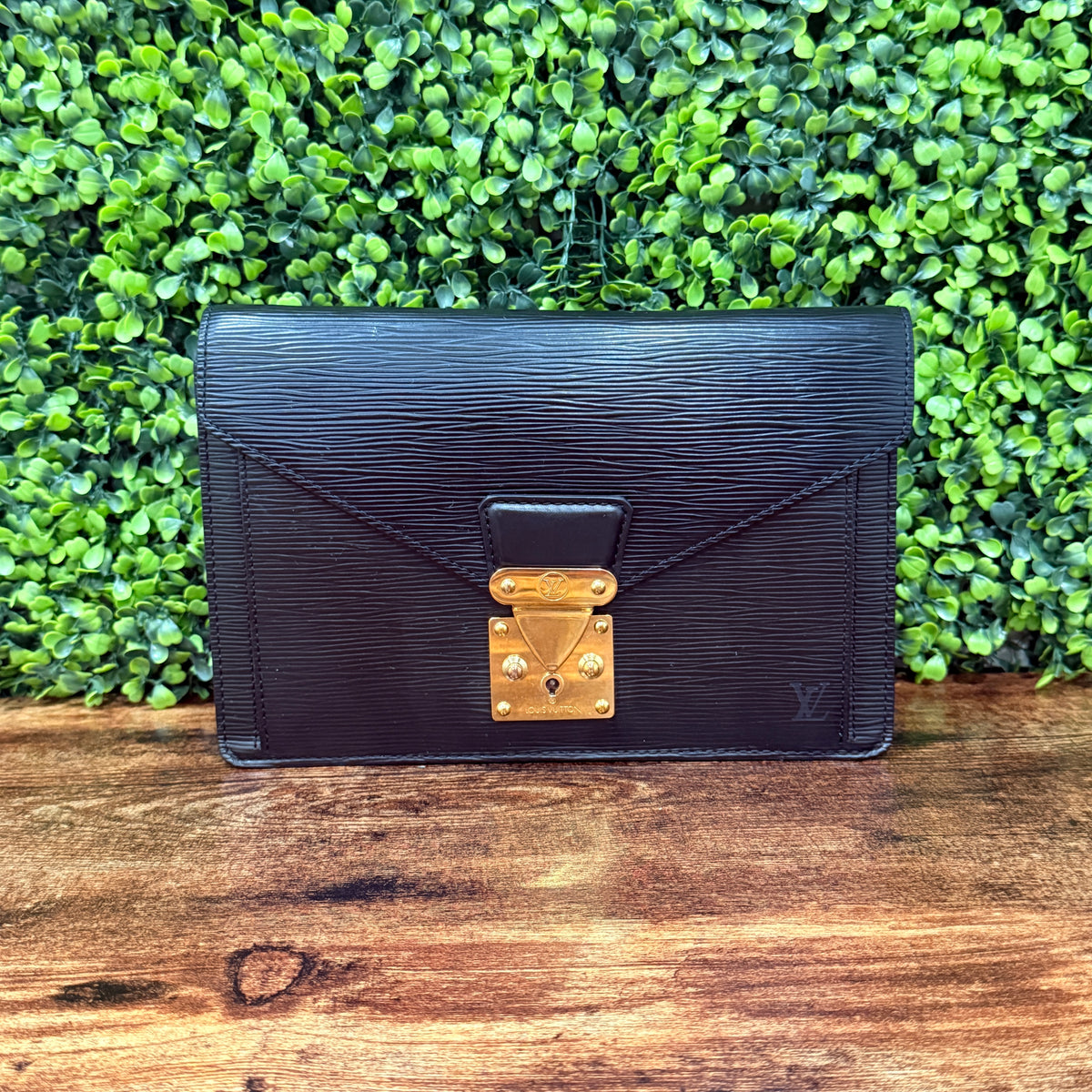 Louis Vuitton Dragonne Clutch Bag Noir Epi