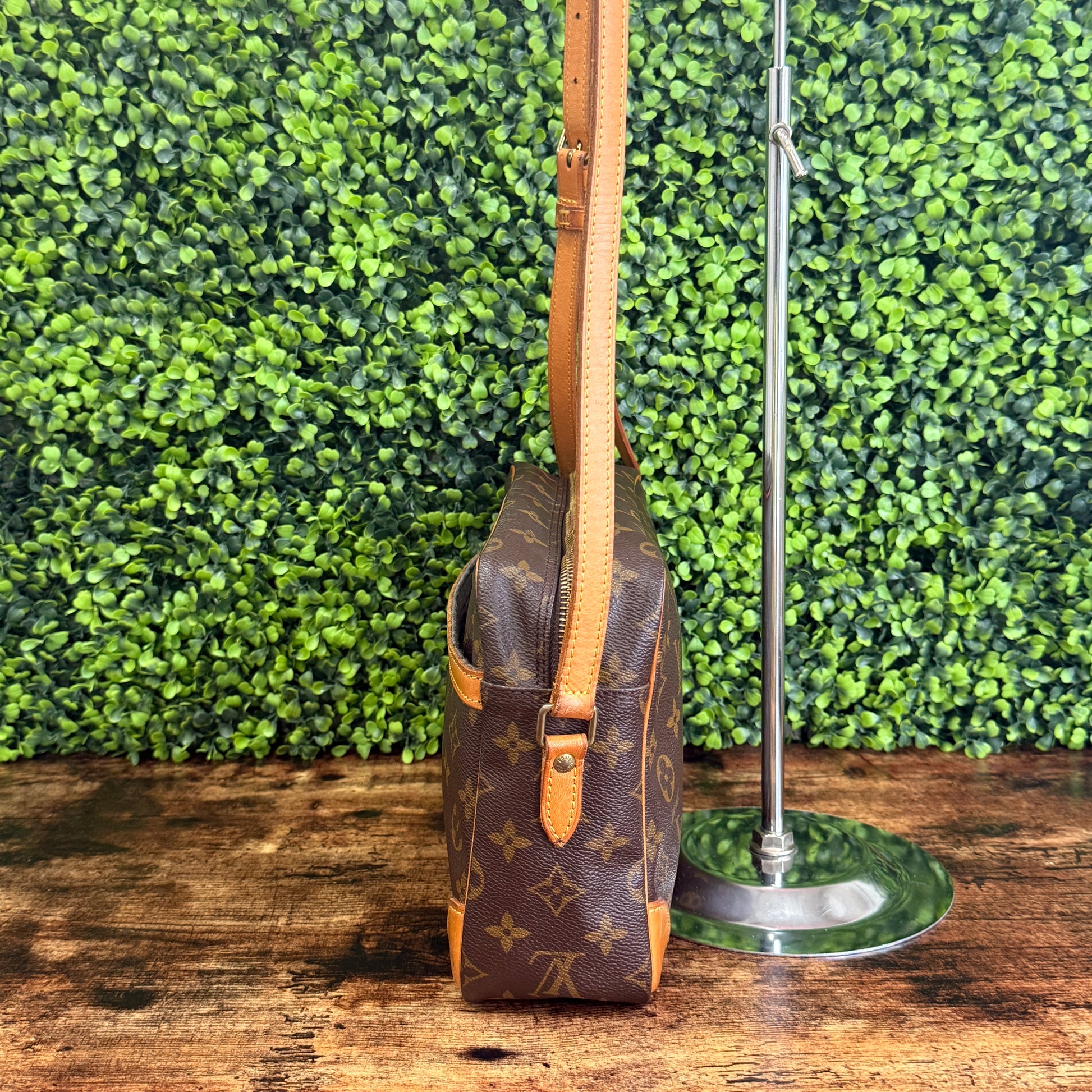Louis Vuitton Monogram Trocadero 30